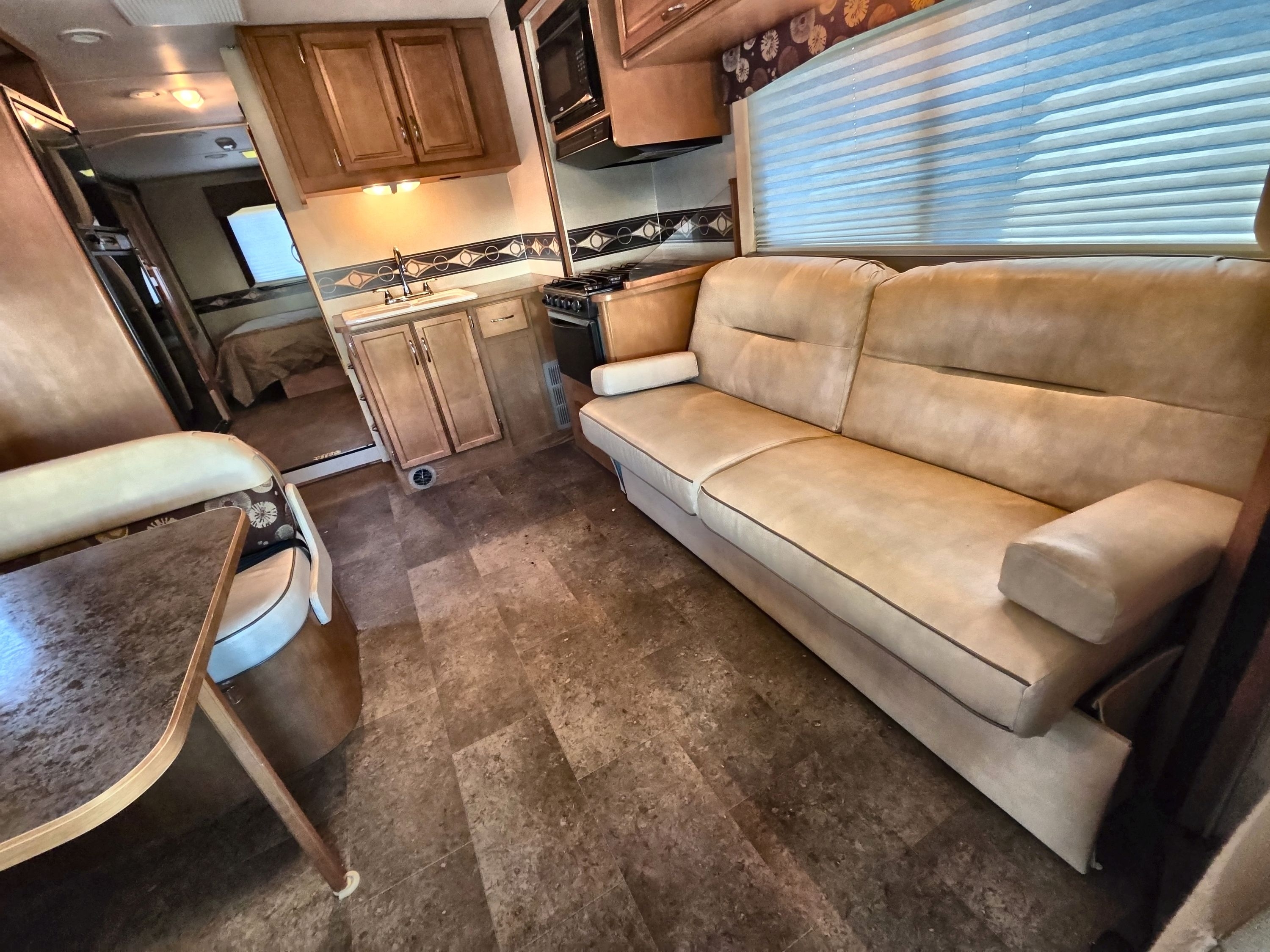 2016 Winnebago MINNIE WINNIE 31H in newhall CA