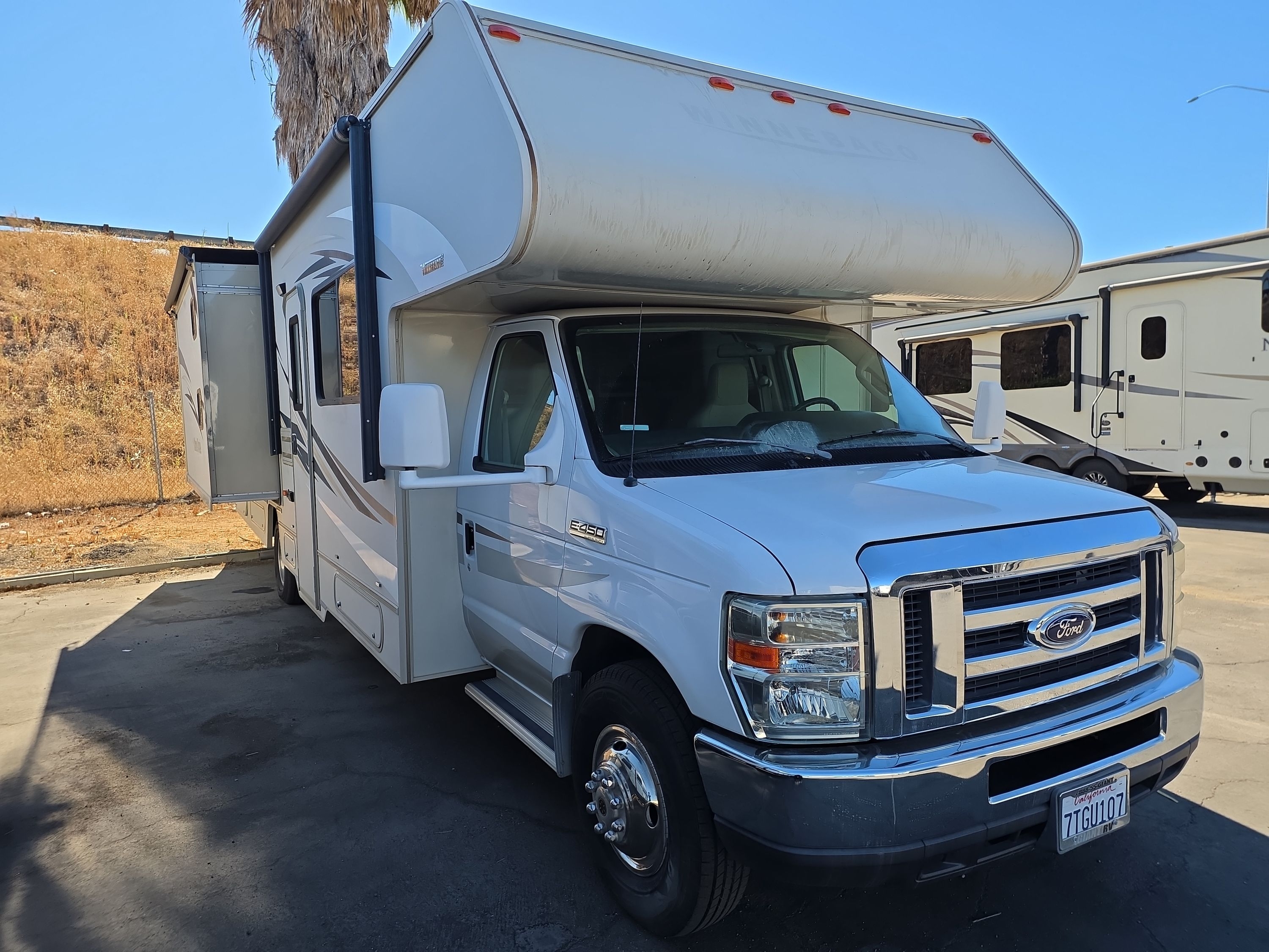 2016 Winnebago MINNIE WINNIE 31H in newhall CA