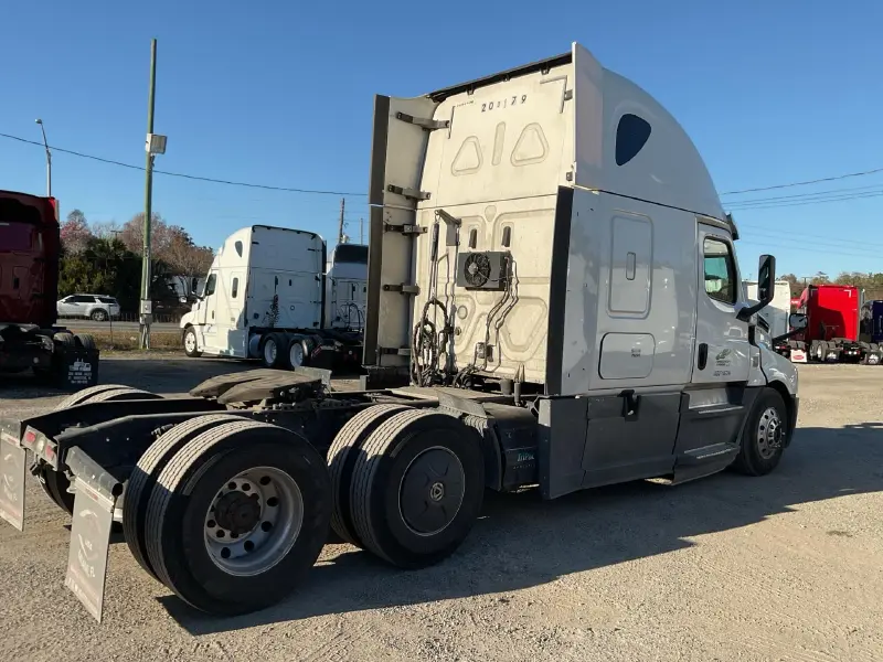 2020 FREIGHTLINER CASCADIA 126