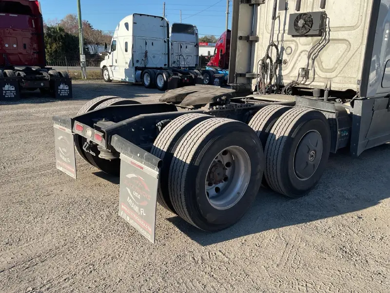 2020 FREIGHTLINER CASCADIA 126