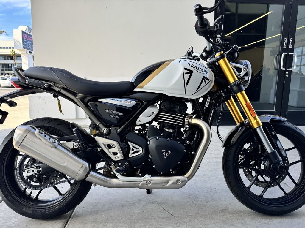 2026 Triumph Speed 400 Pearl Metallic White/Phantom Black BASE in Las Vegas, NV