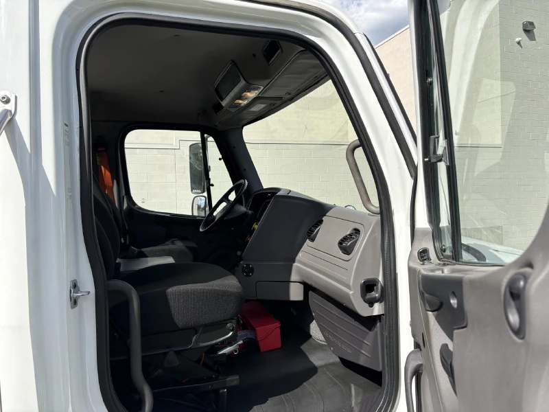2020 FREIGHTLINER BUSINESS CLASS M2 106