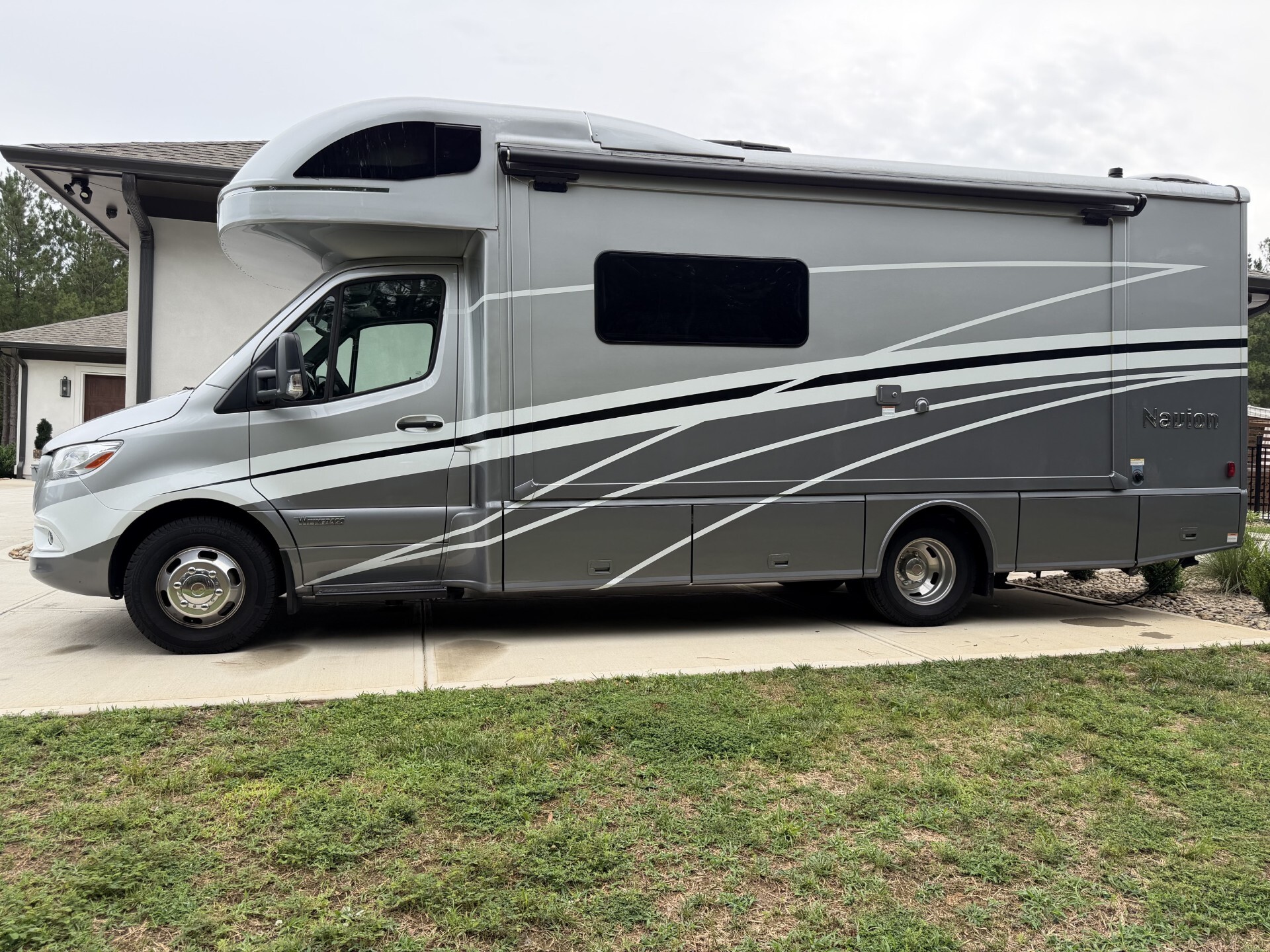 2025 Winnebago NAVION 24D RV