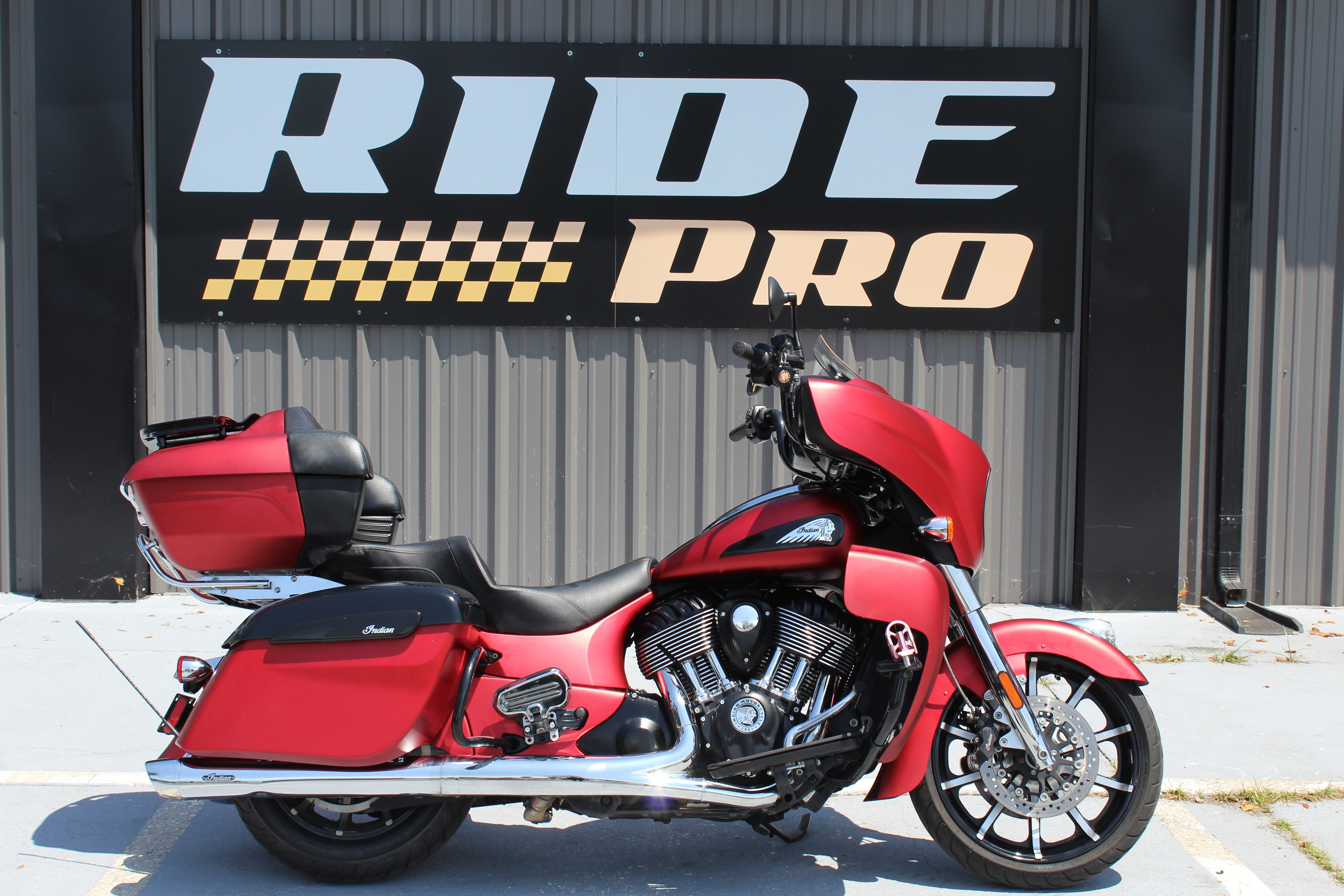 2020 Indian Motorcycle Roadmaster® Dark Horse® DARK HORSE in Brooksville, FL