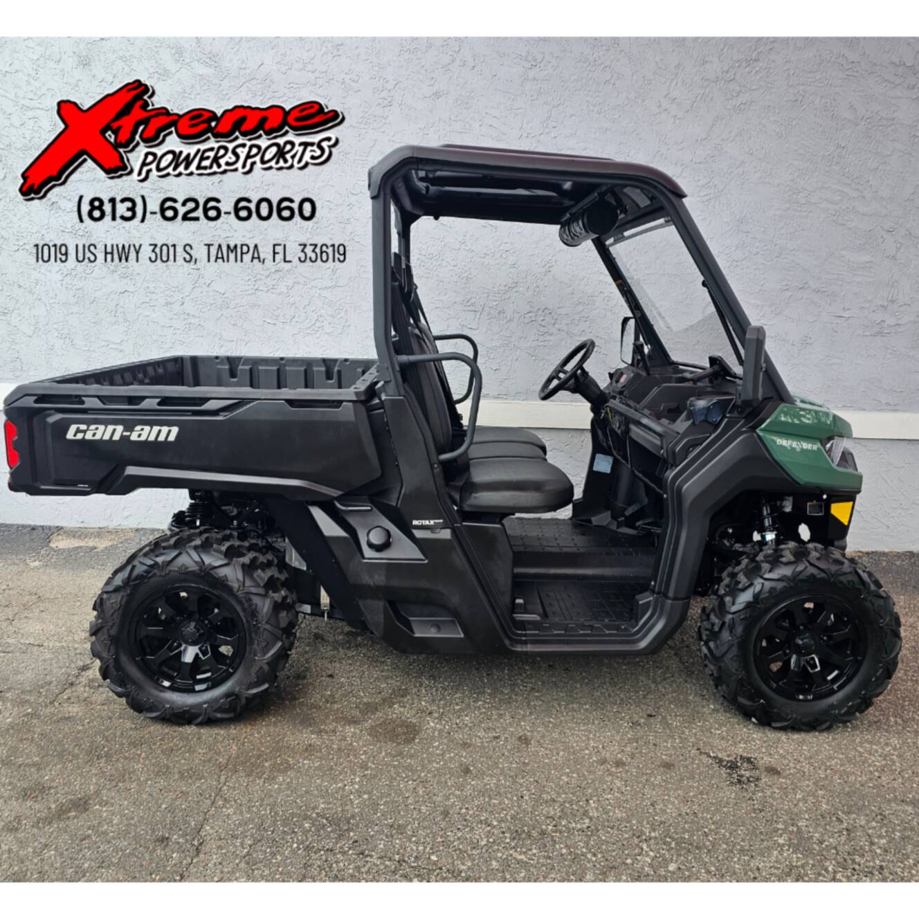 A photo of this 2025 Can-Am Defender DPS HD7