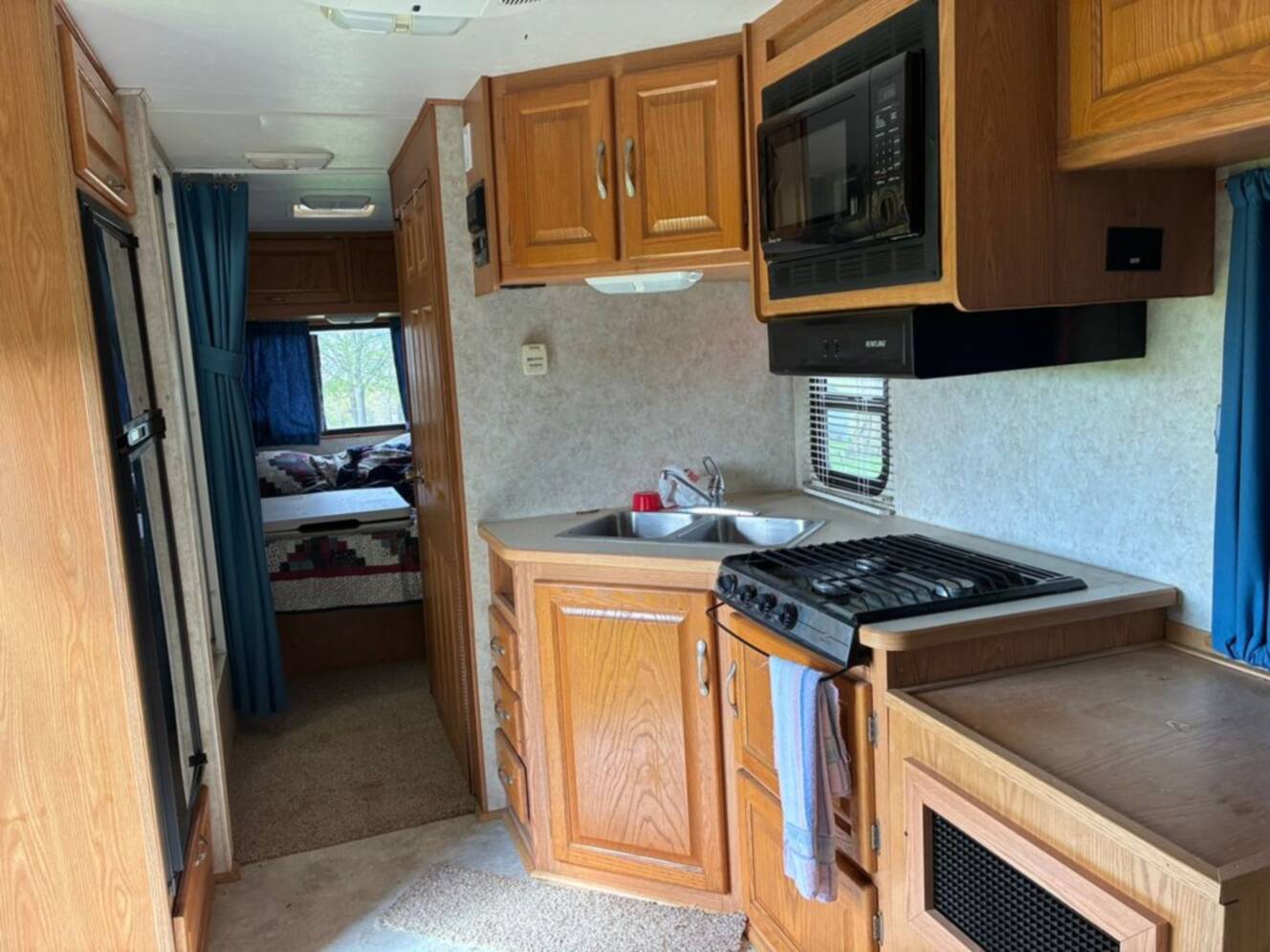 A photo of this 2006 Four Winds Majestic 28A