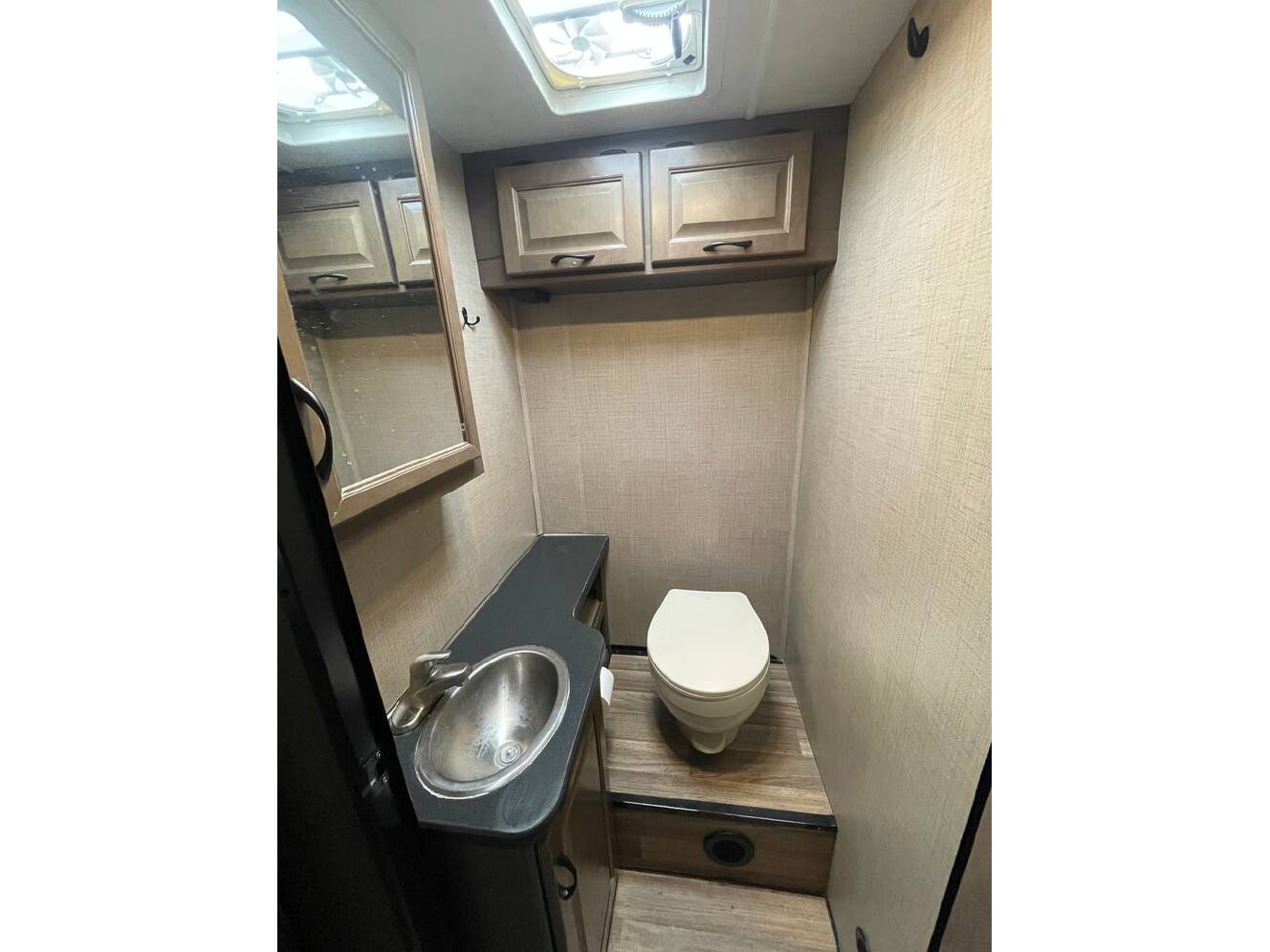 A photo of this 2019 Thor Motor Coach Majestic 28A