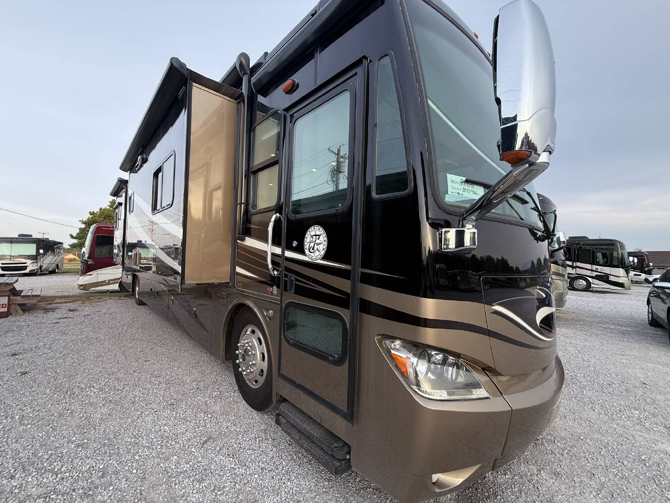 A photo of this 2013 Tiffin Motorhomes PHAETON 40 QBH