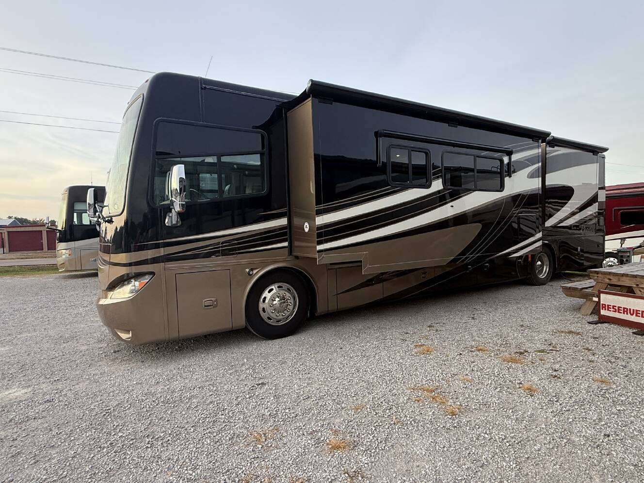 A photo of this 2013 Tiffin Motorhomes PHAETON 40 QBH