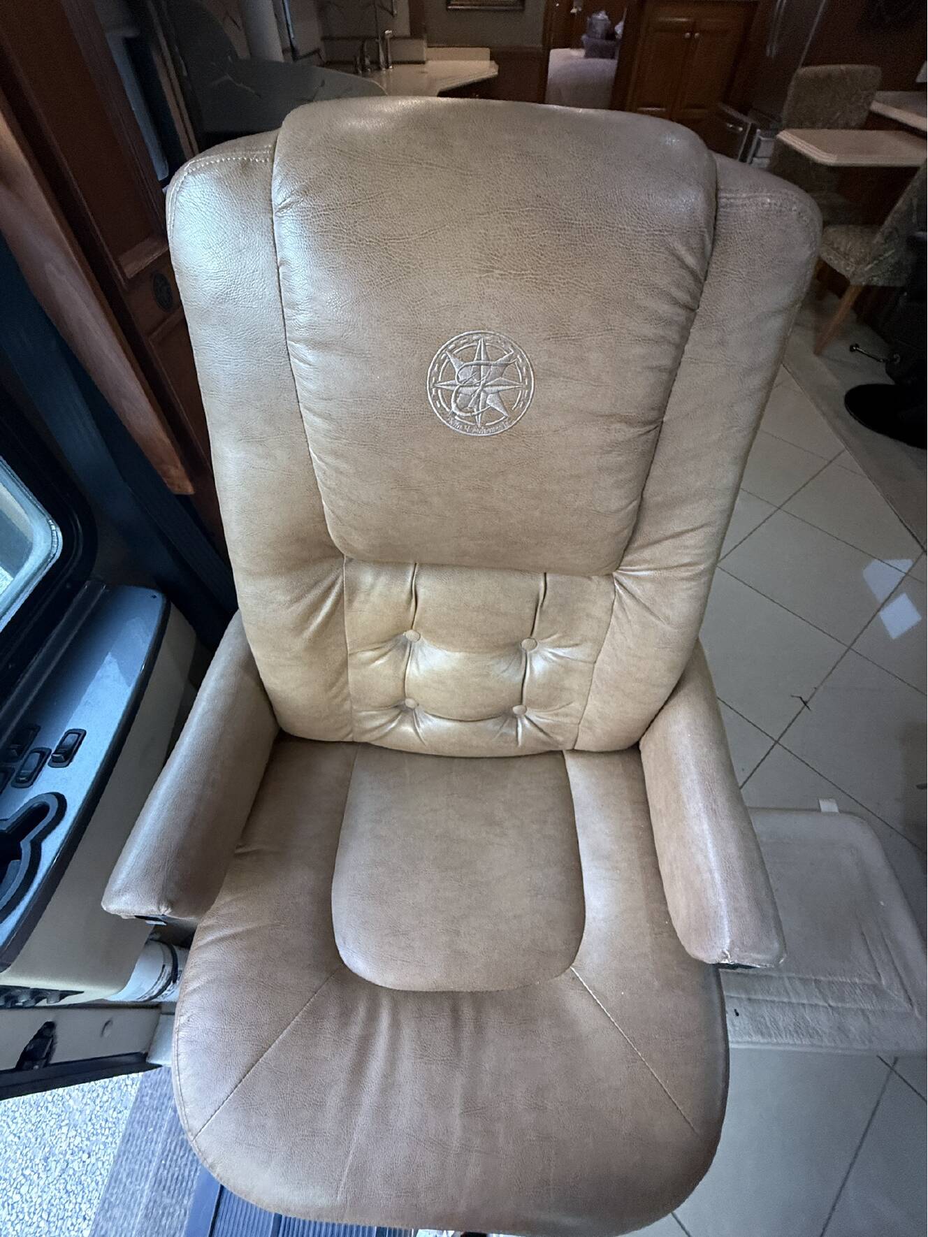 A photo of this 2013 Tiffin Motorhomes PHAETON 40 QBH