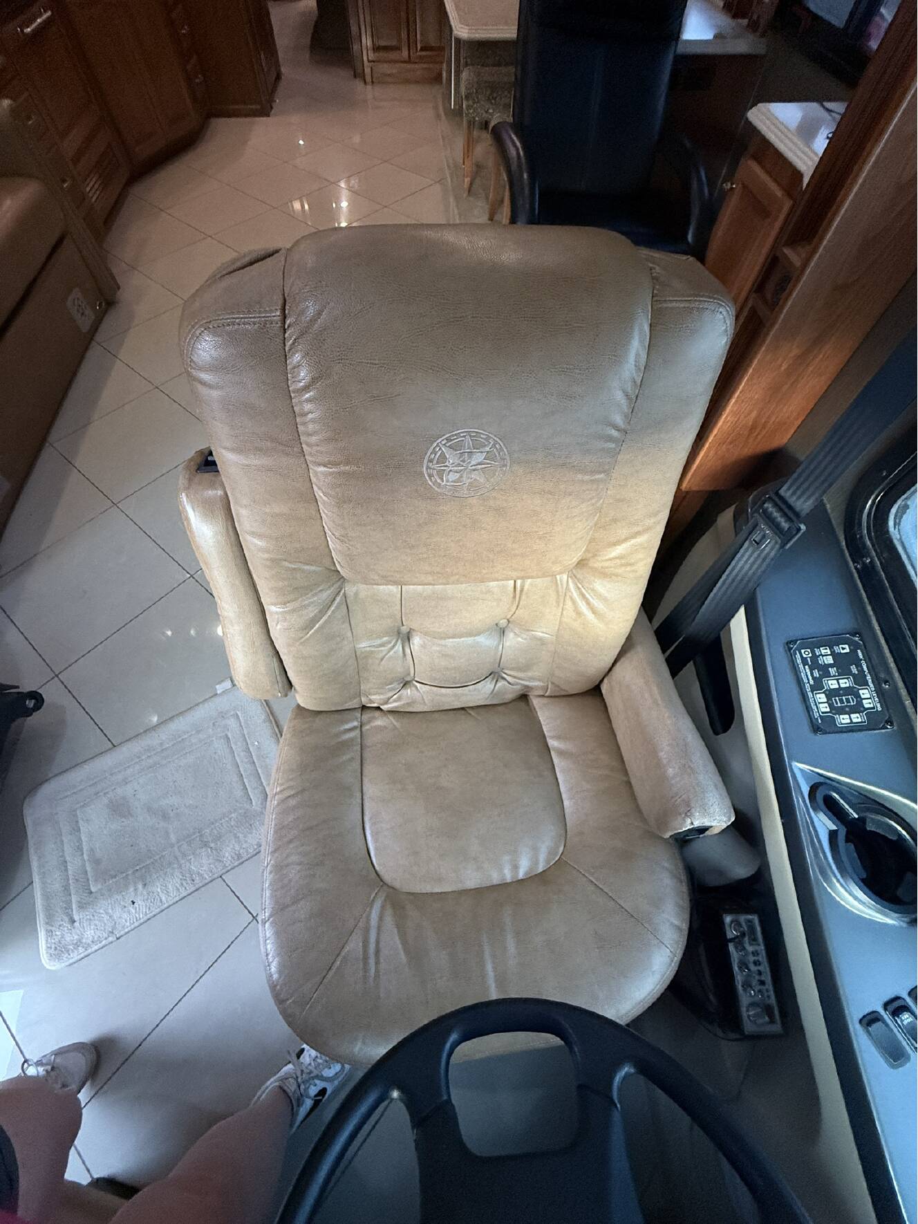 A photo of this 2013 Tiffin Motorhomes PHAETON 40 QBH