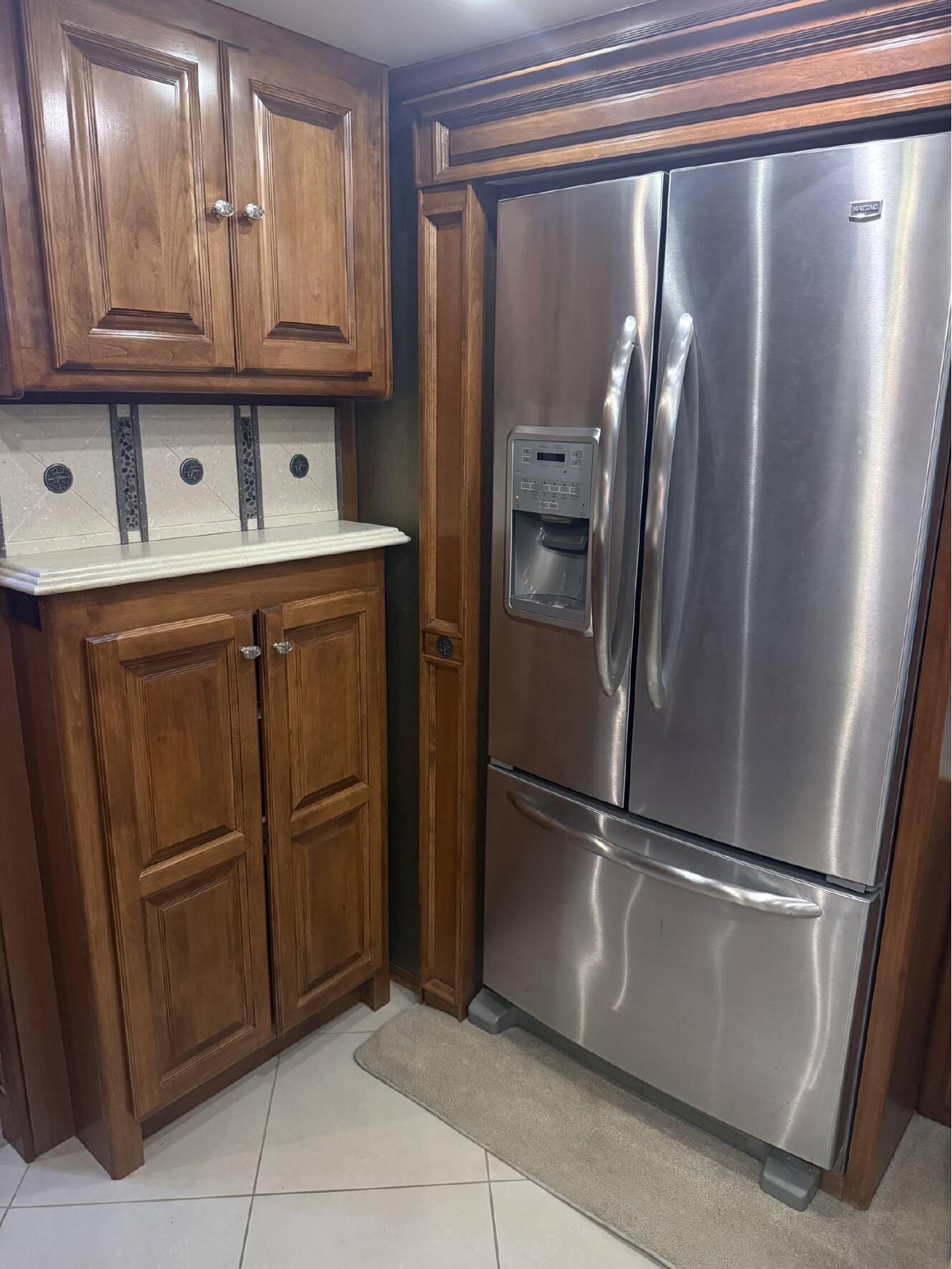 A photo of this 2013 Tiffin Motorhomes PHAETON 40 QBH