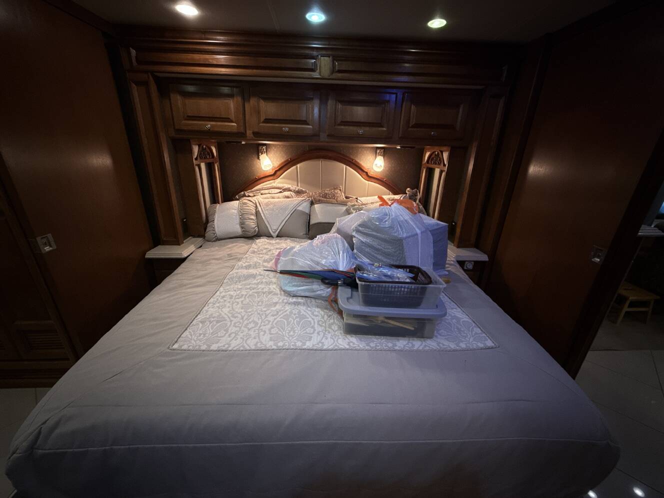 A photo of this 2013 Tiffin Motorhomes PHAETON 40 QBH
