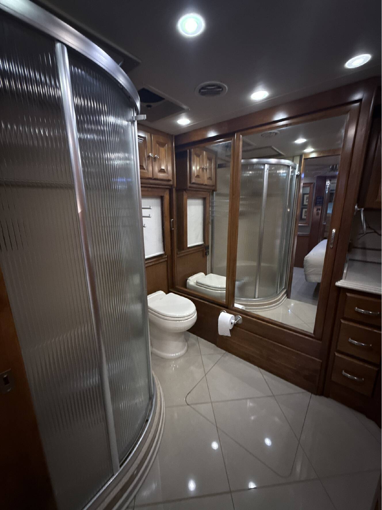 A photo of this 2013 Tiffin Motorhomes PHAETON 40 QBH
