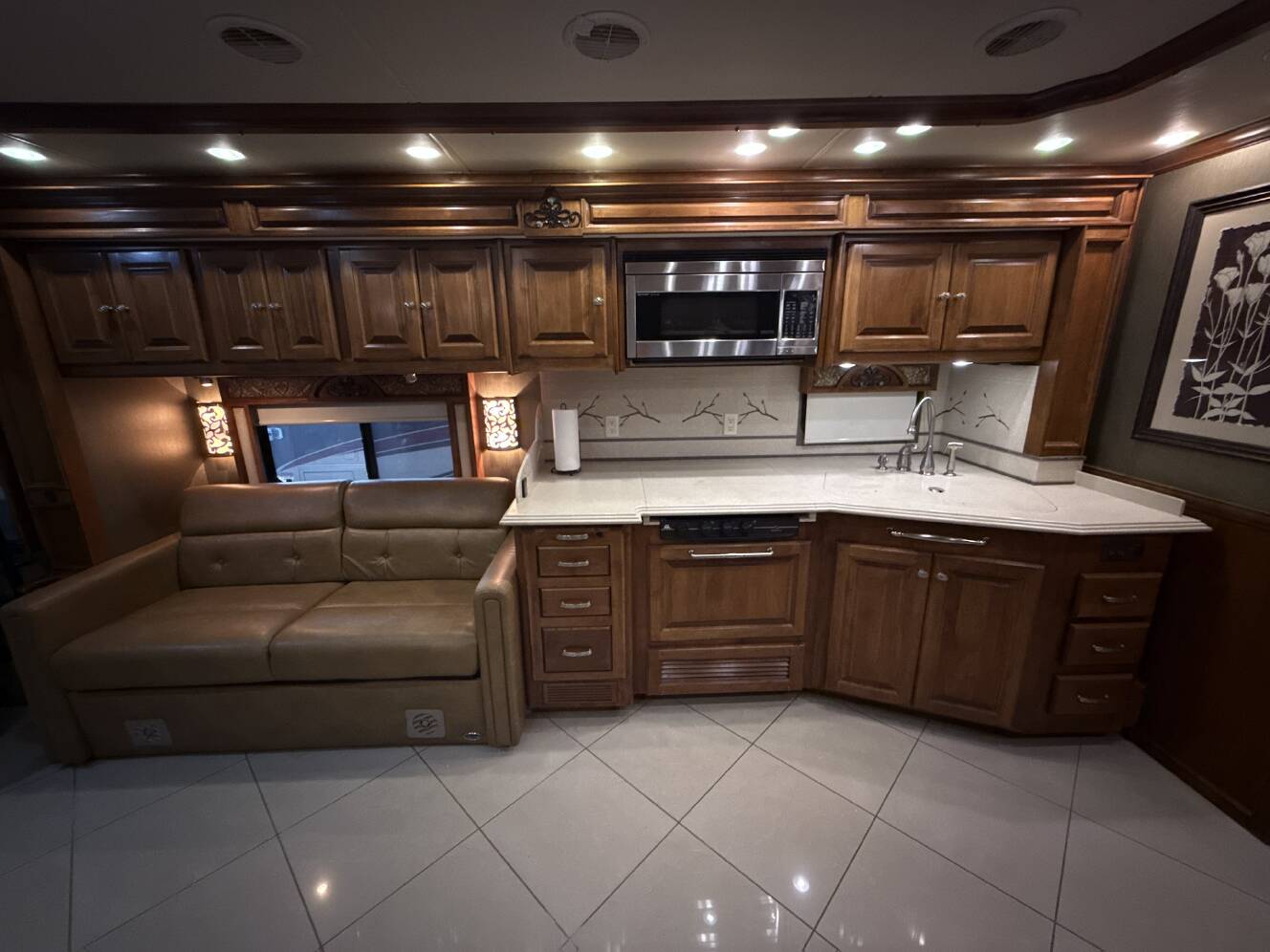 A photo of this 2013 Tiffin Motorhomes PHAETON 40 QBH