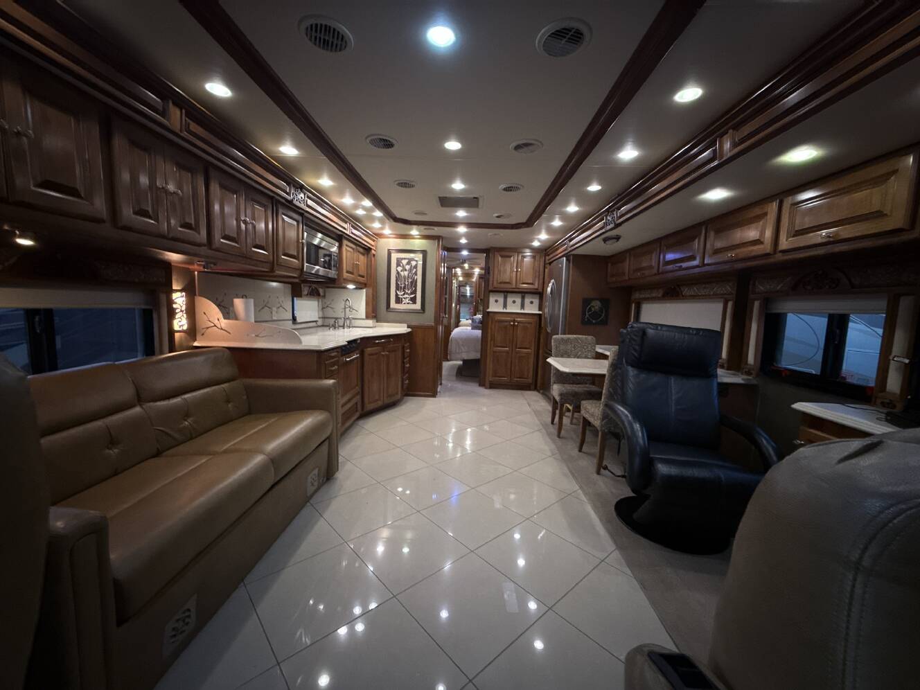 A photo of this 2013 Tiffin Motorhomes PHAETON 40 QBH