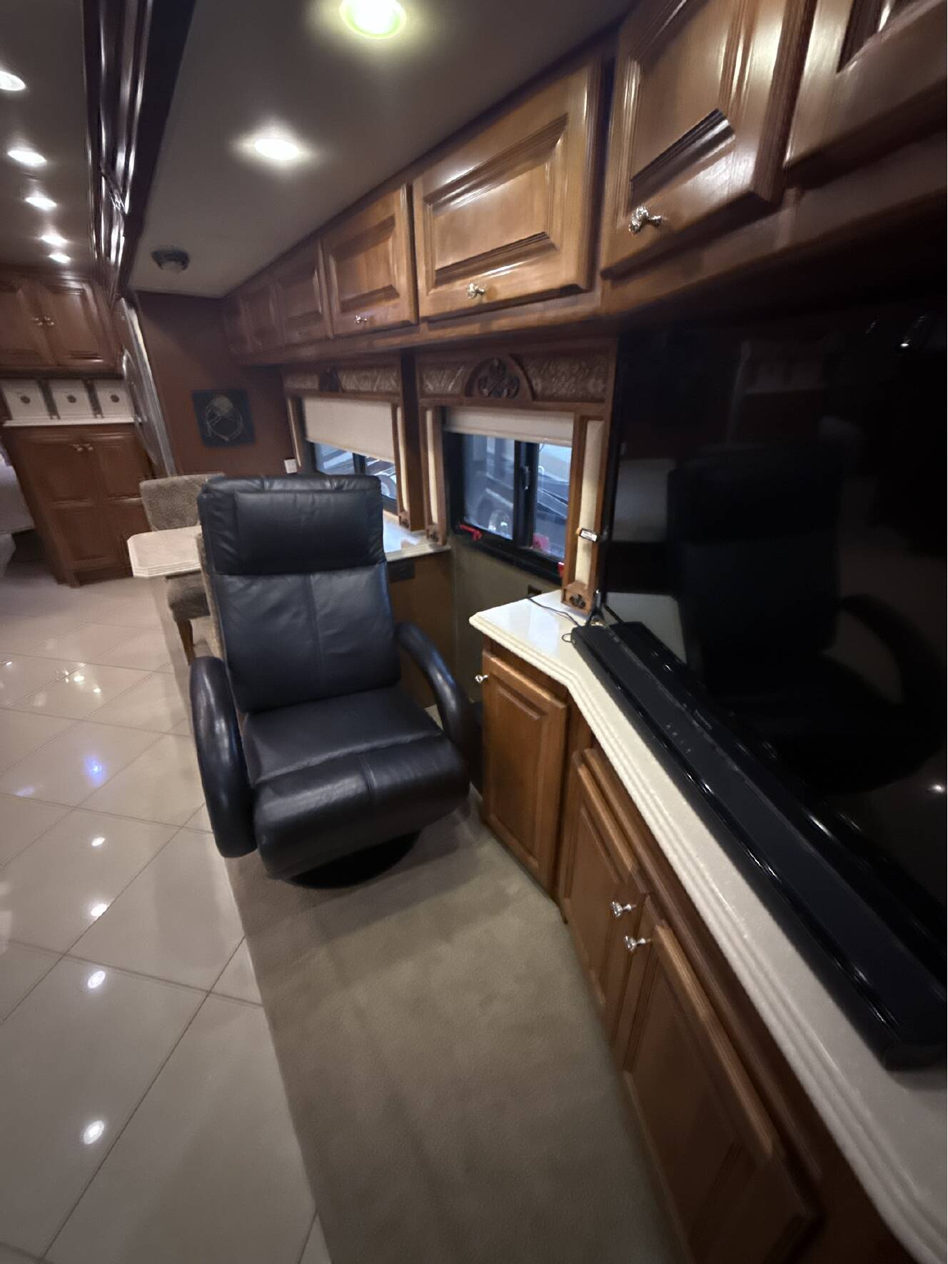 A photo of this 2013 Tiffin Motorhomes PHAETON 40 QBH