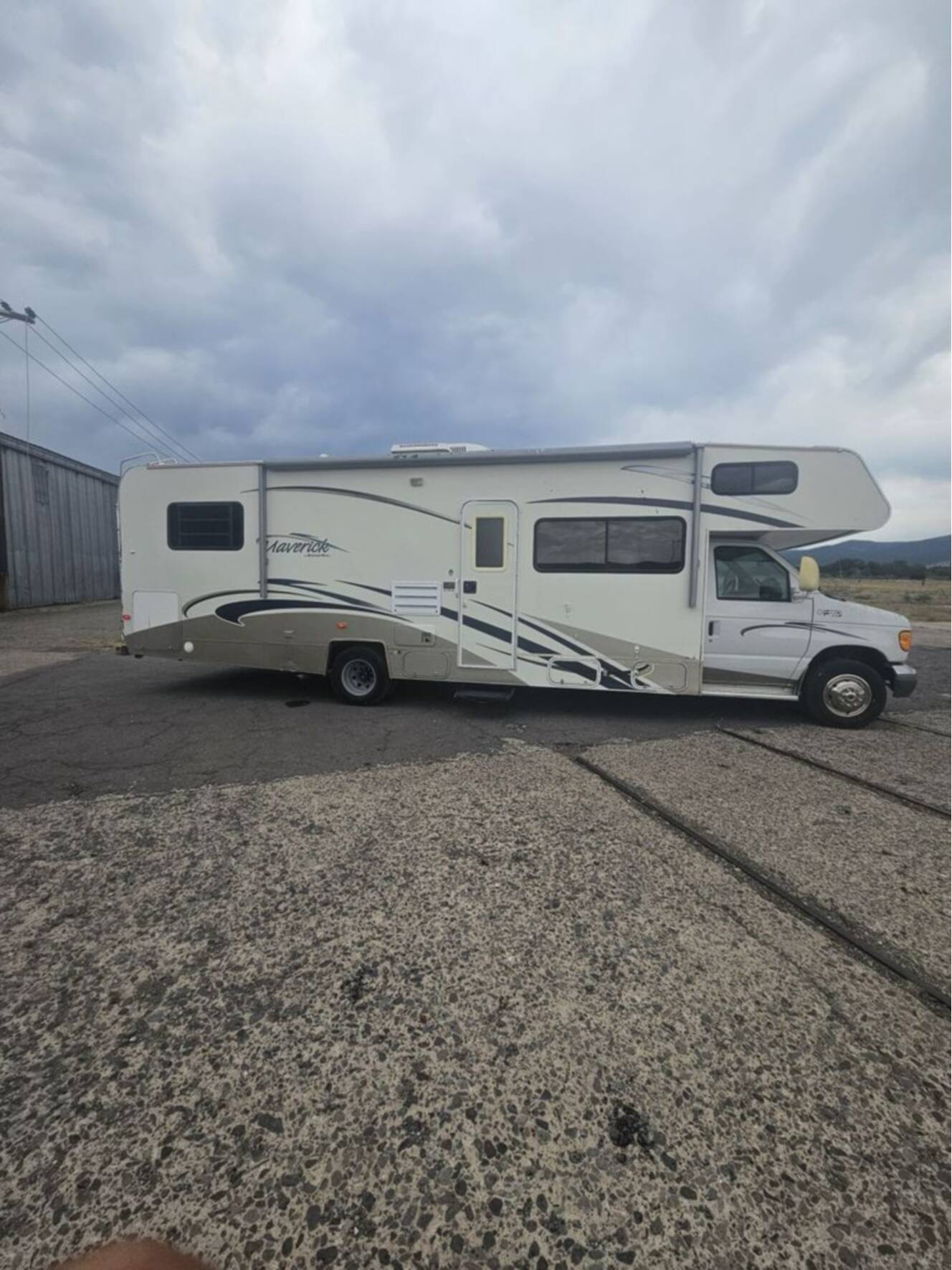 A photo of this 2006 Georgie Boy Maverick 310