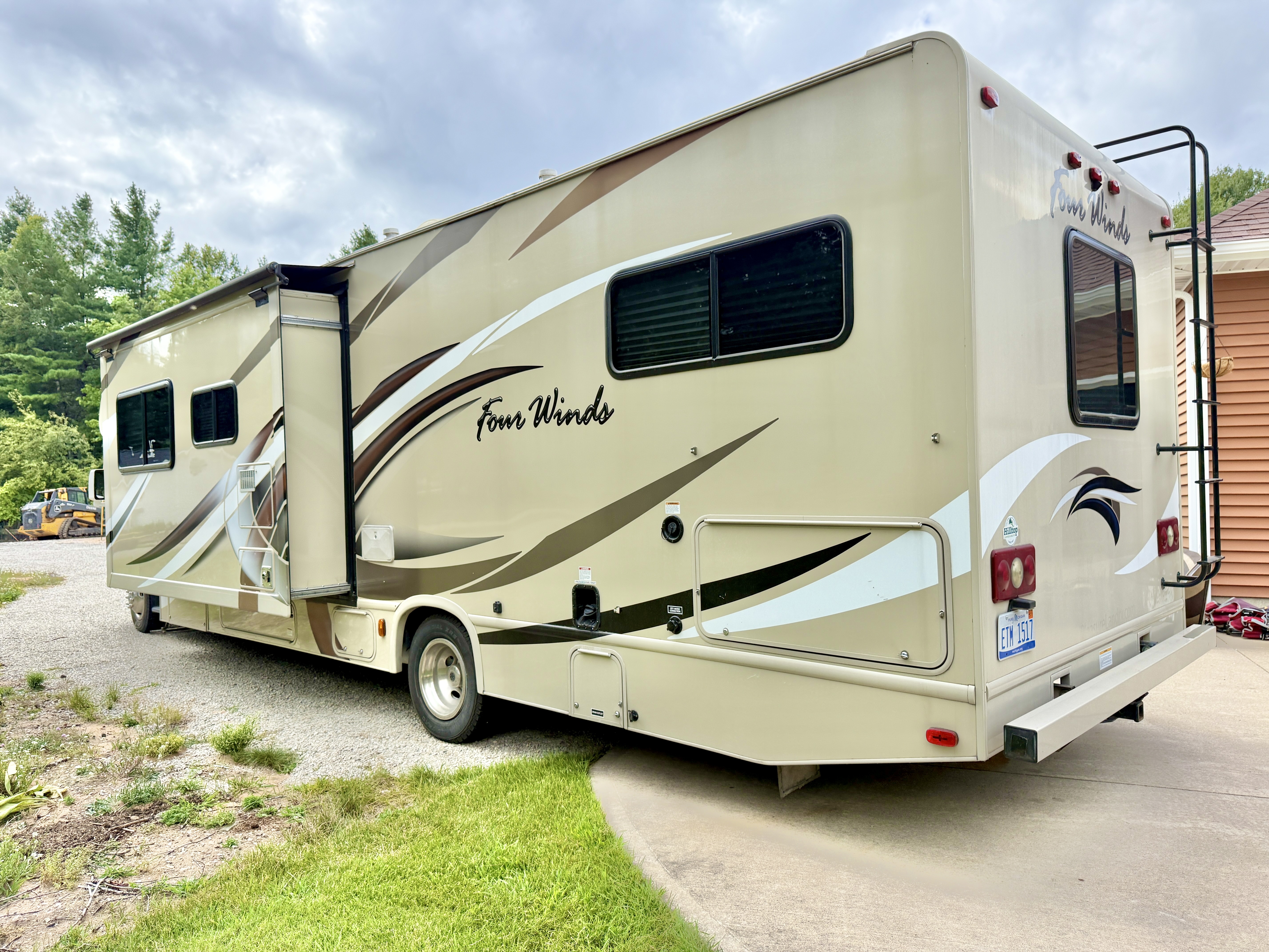 2017 Thor Motor Coach FOUR WINDS 30D in escanaba MI