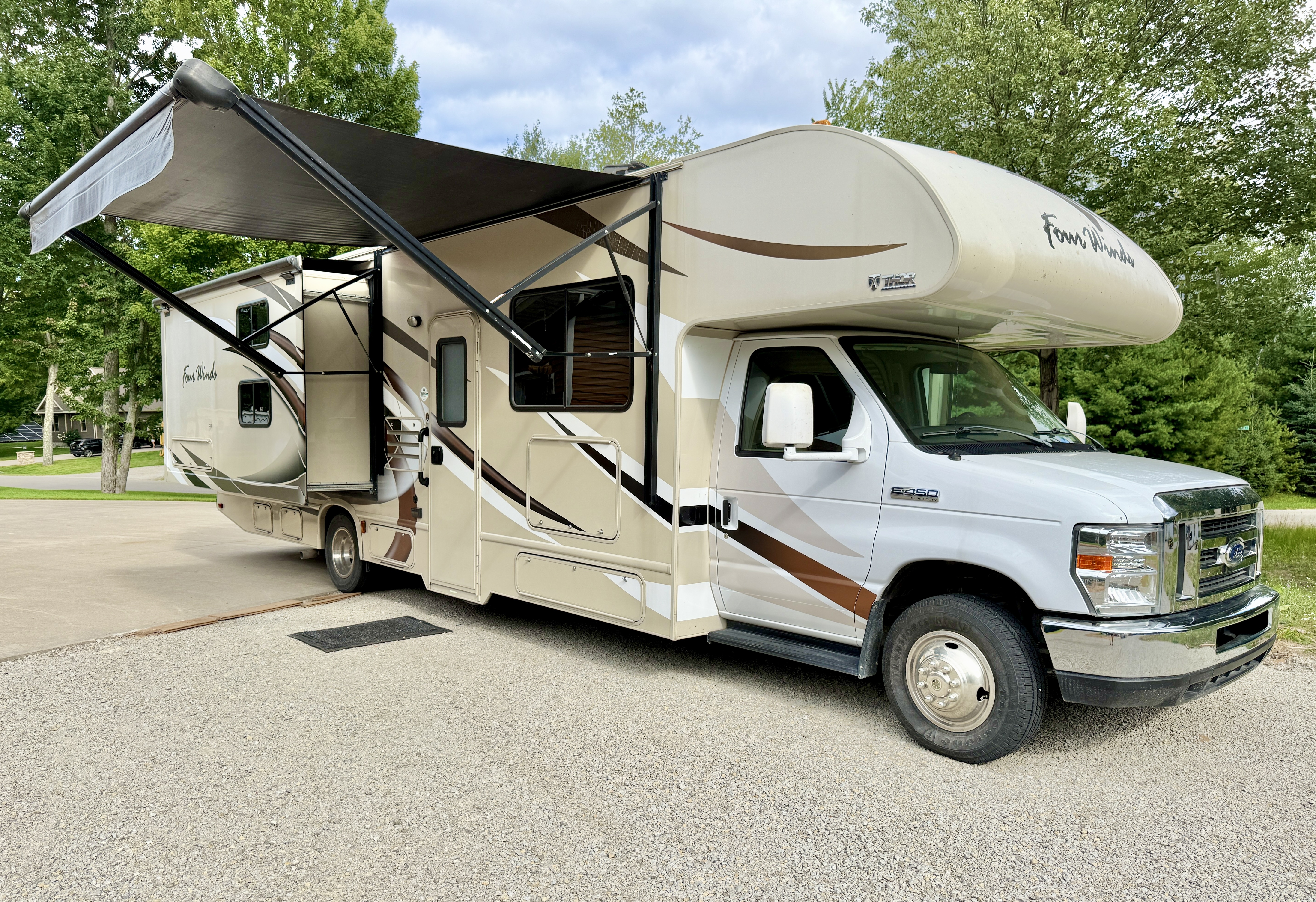 2017 Thor Motor Coach FOUR WINDS 30D RV