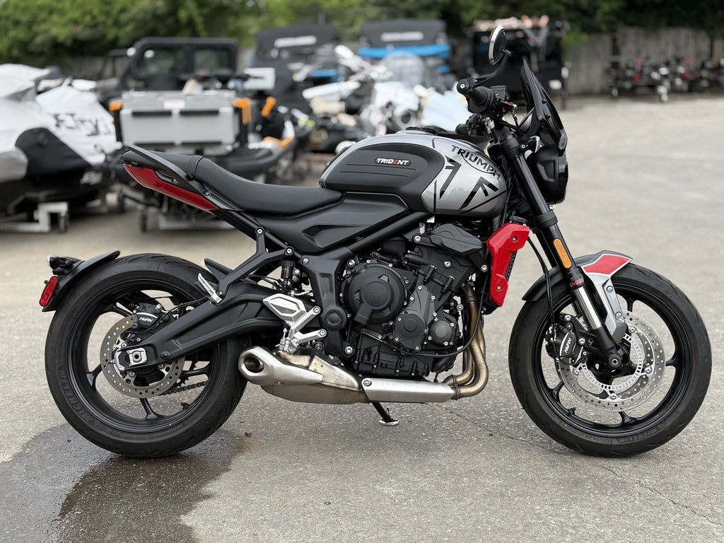 2022 Triumph Trident 660 Silver Ice Diablo Red 660 in Huntsville, AL