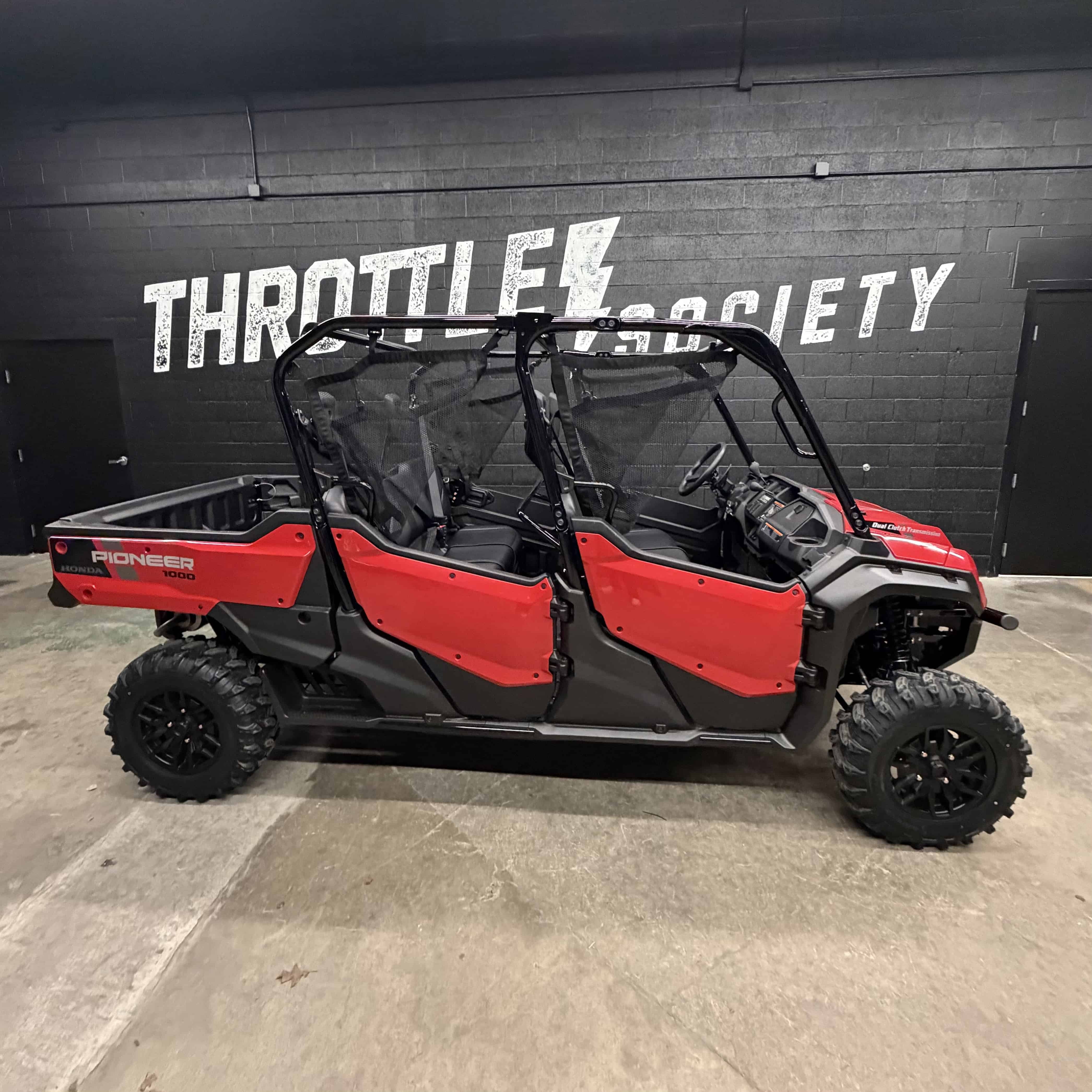 2025 Honda Pioneer 1000-6 DLX Crew BASE in fremont OH