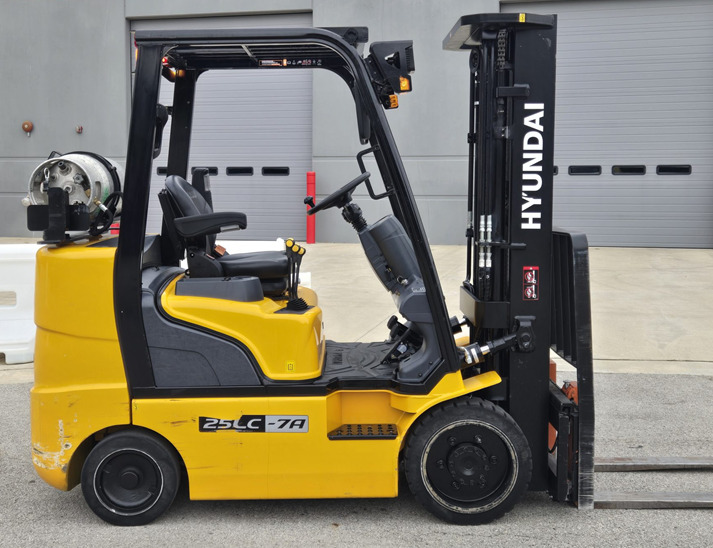 2023 Hyundai Forklift USA 25LC-7A in Bristol, PA