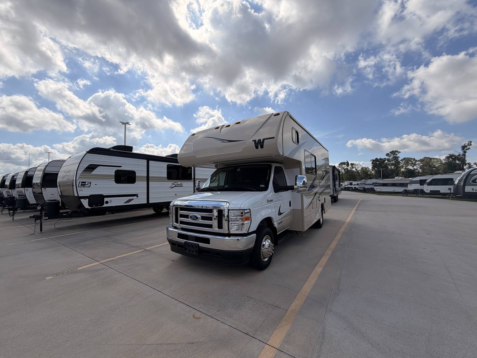 2025 Winnebago MINNIE WINNIE 22R in spring TX