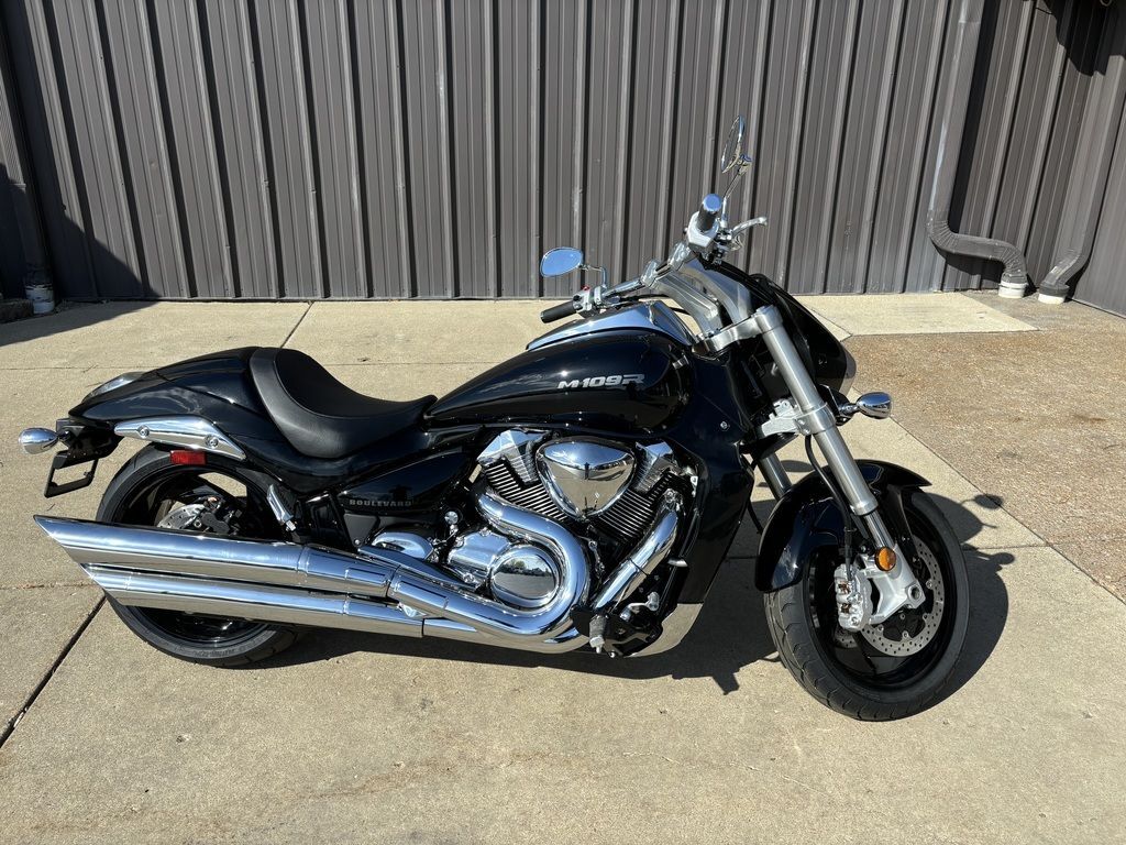 2025 Suzuki Boulevard M109R M109R in Lake Villa, IL