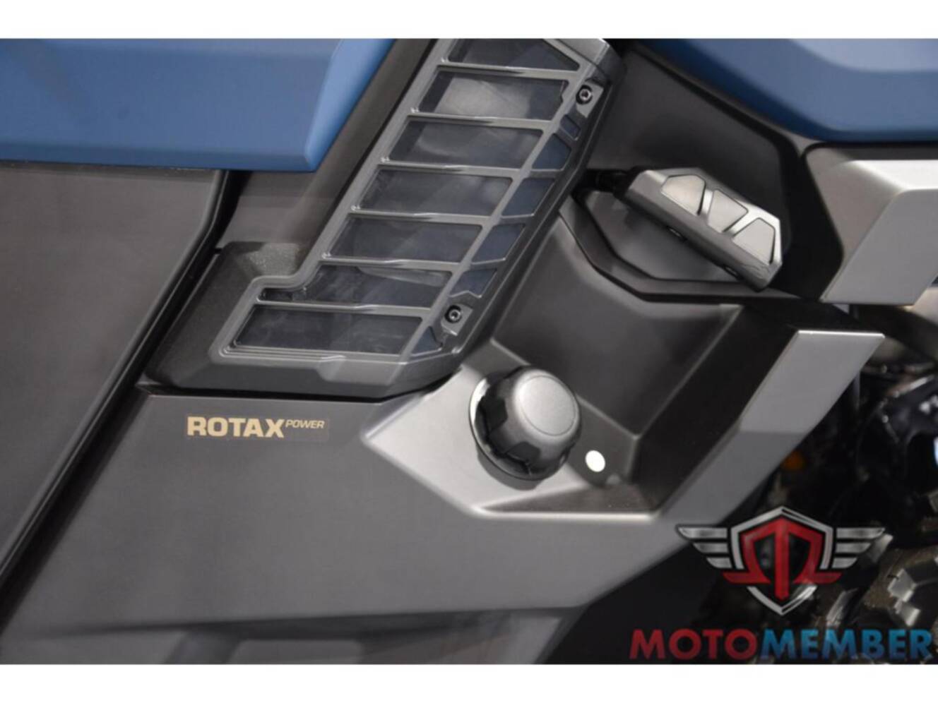 A photo of this 2026 Can-Am Defender MAX XT CAB HD11