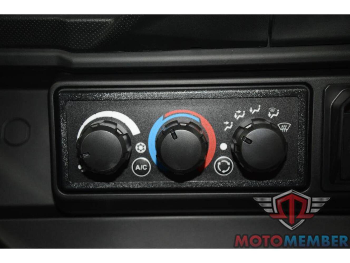 A photo of this 2026 Can-Am Defender MAX XT CAB HD11