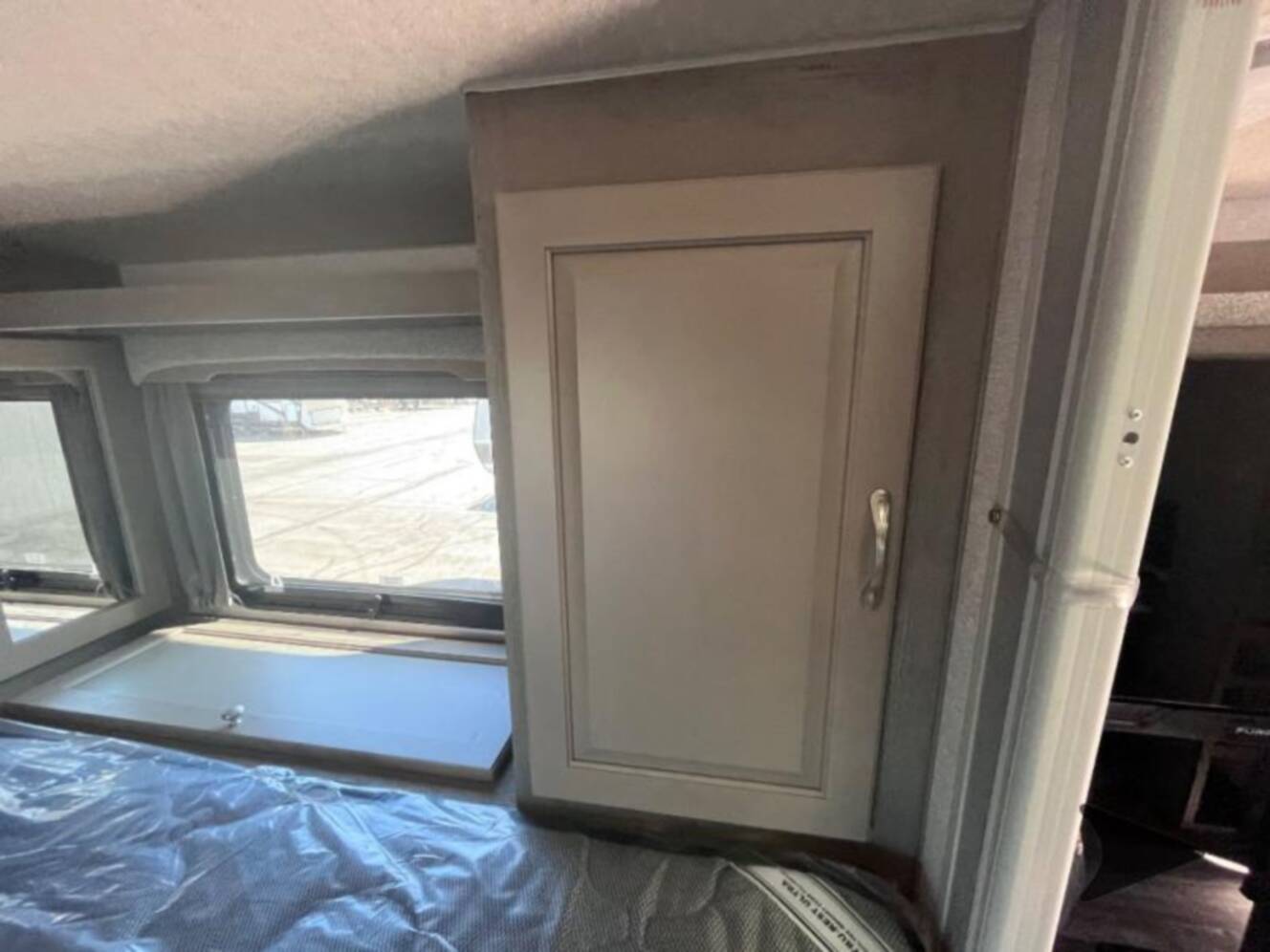 A photo of this 2027 Northwood Arctic Fox 811
