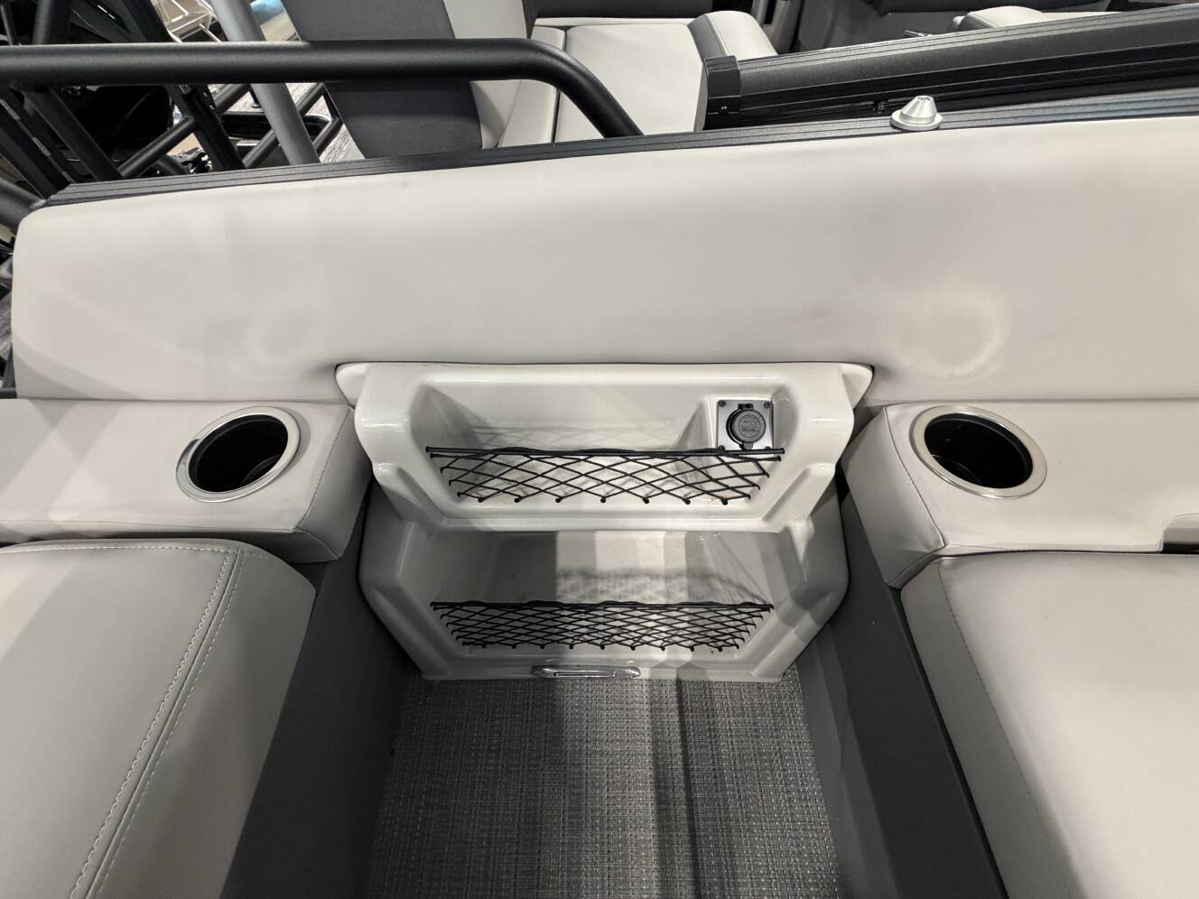 A photo of this 2025 Sylvan L5
