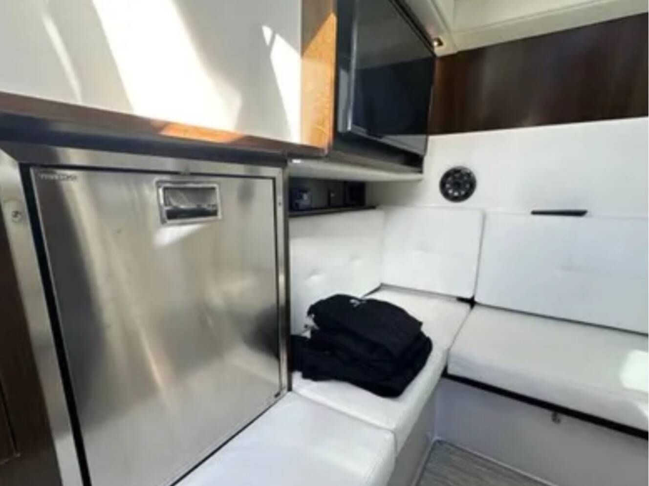 A photo of this 2021 Cruisers Yachts 338 SS OB SOUTHBEACH