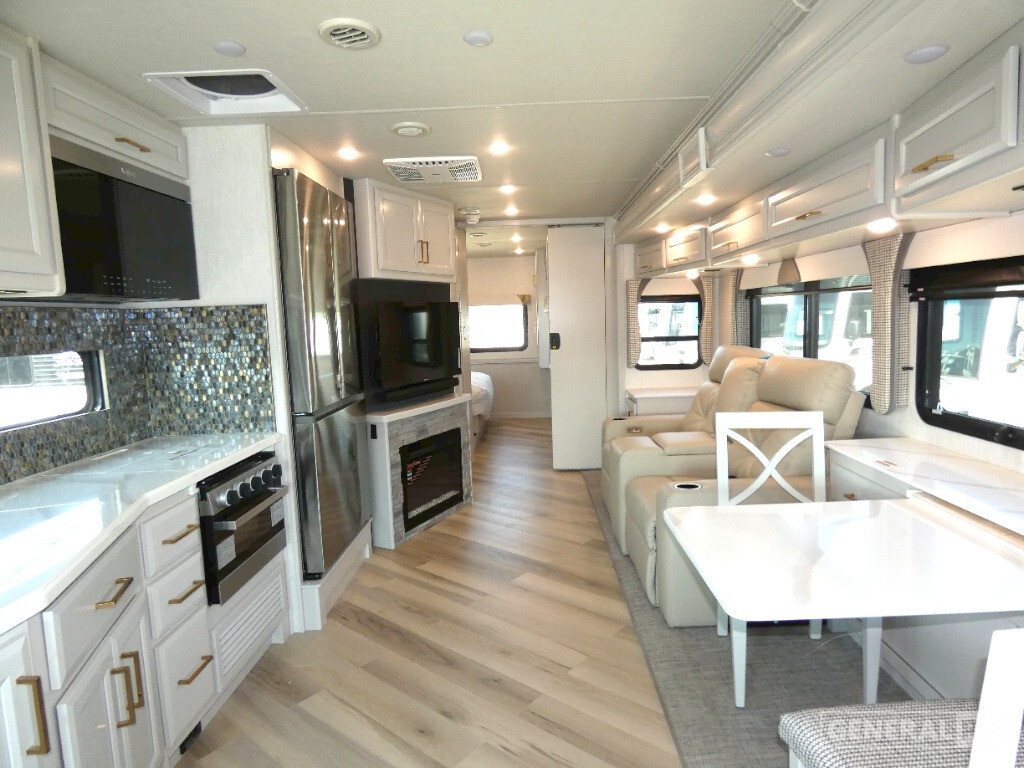 2026 Fleetwood BOUNDER 33C in wixom MI