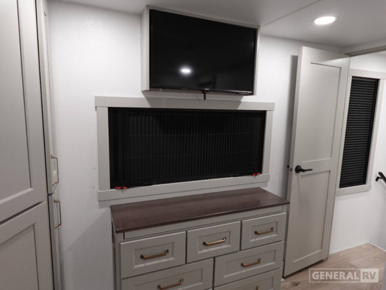 A photo of this 2026 Brinkley MODEL G 3250