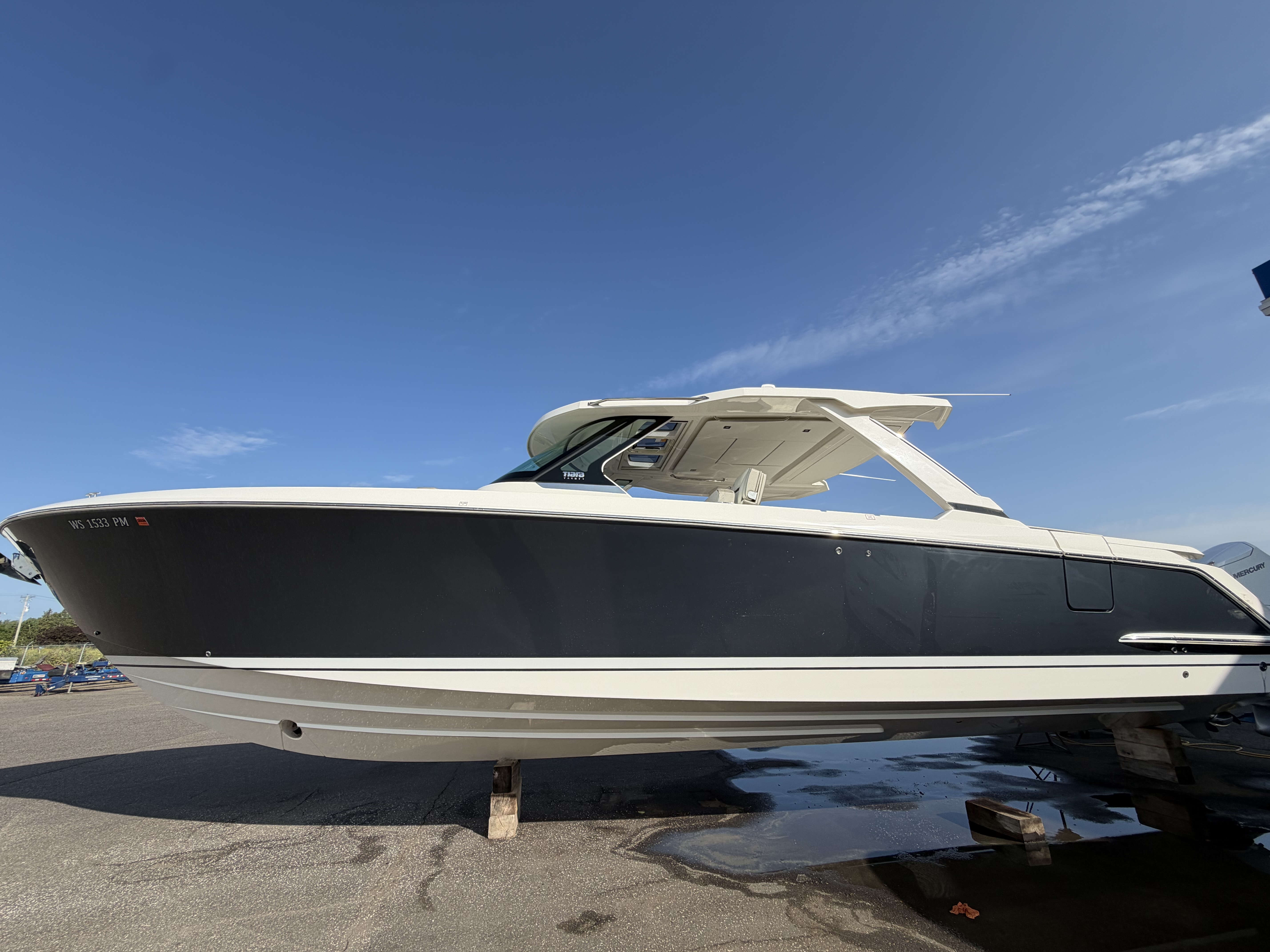 2022 Tiara Yachts 43 LS in excelsior MN
