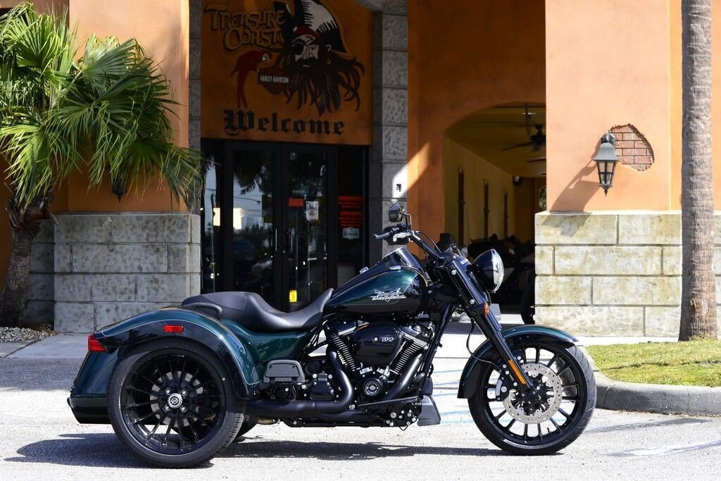 2024 Harley-Davidson Trike Freewheeler TwoTone Alpine Green Vivid Black FLRT in Stuart, FL