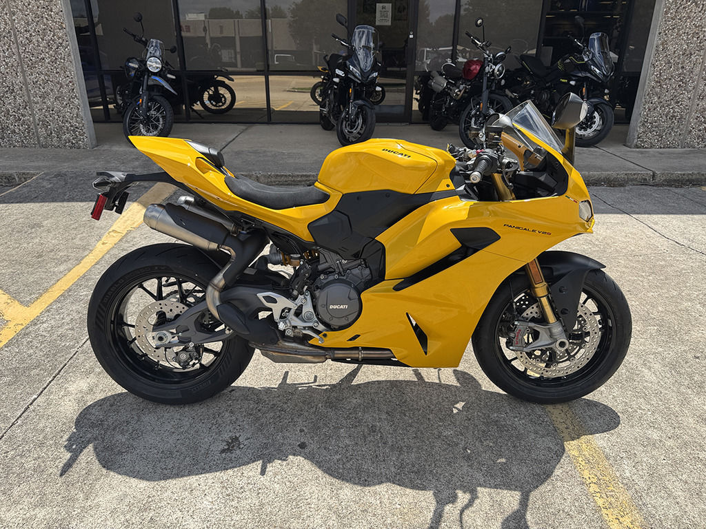 2026 Ducati Panigale V2 S Ducati Yellow V2 S in Plano, TX