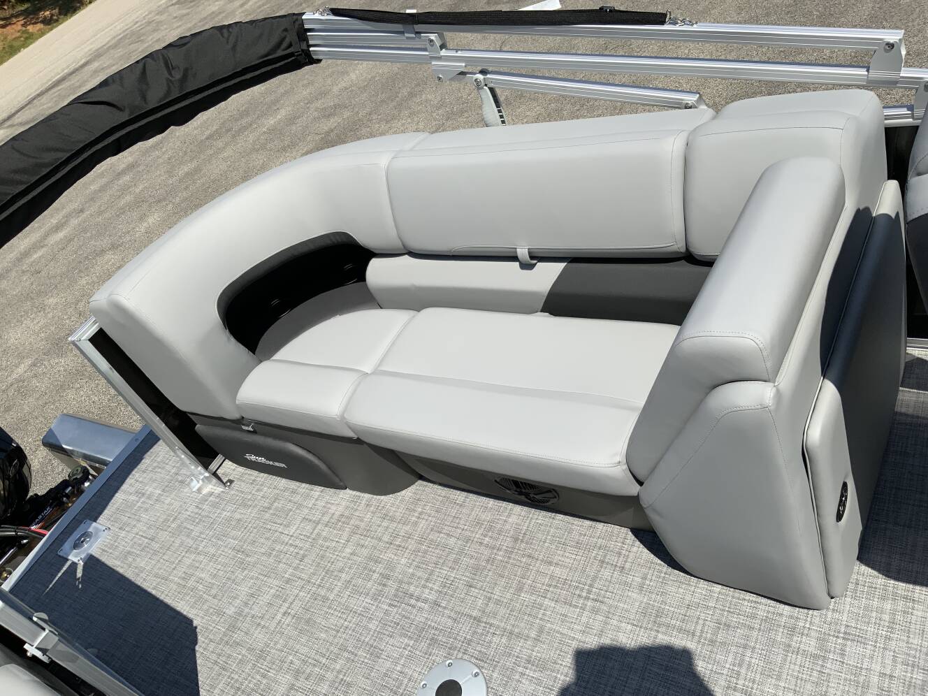 A photo of this 2027 Sun Tracker PARTY BARGE® 24 XP3