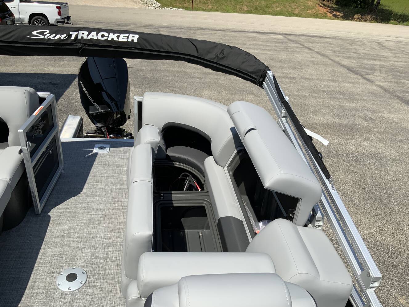 A photo of this 2027 Sun Tracker PARTY BARGE® 24 XP3