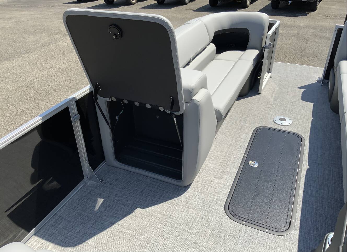 A photo of this 2027 Sun Tracker PARTY BARGE® 24 XP3