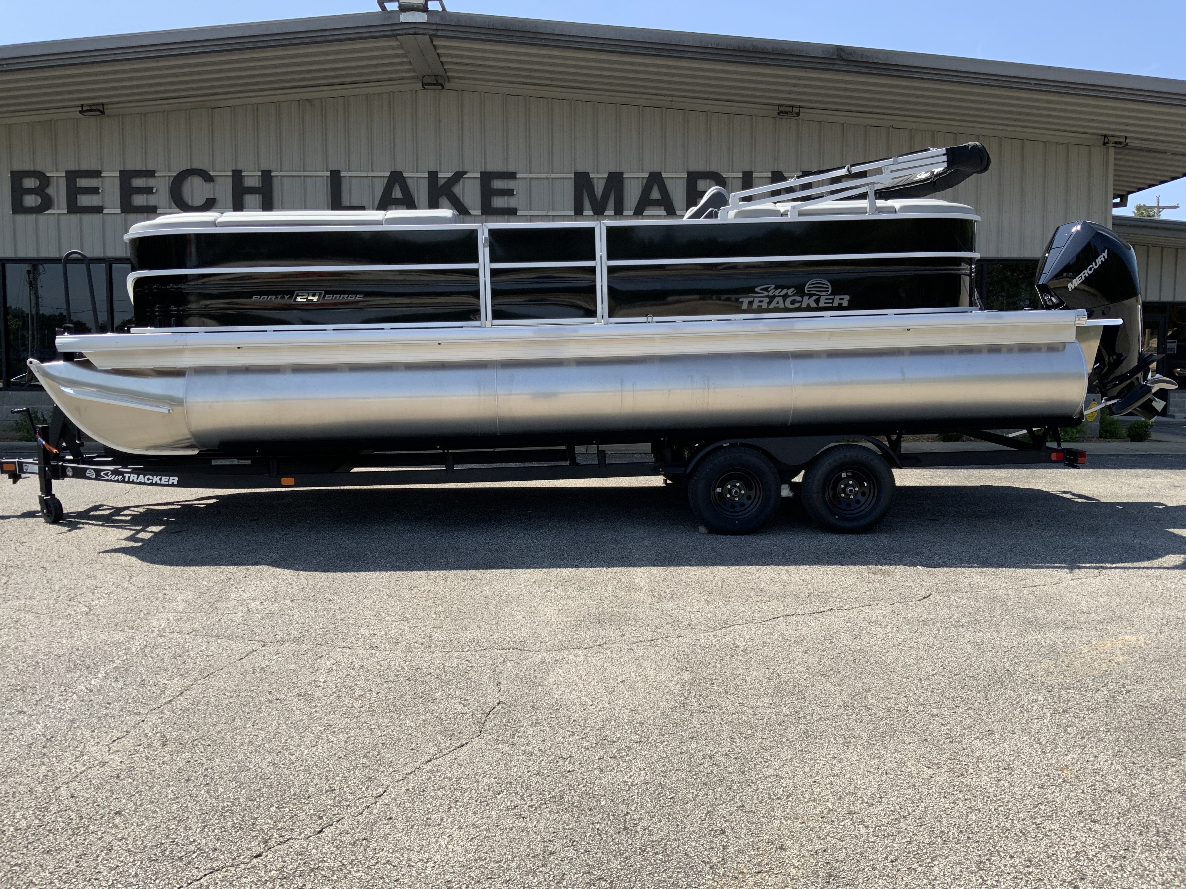 2027 Sun Tracker PARTY BARGE® 24 XP3 22 RF XP3 in lexington TN