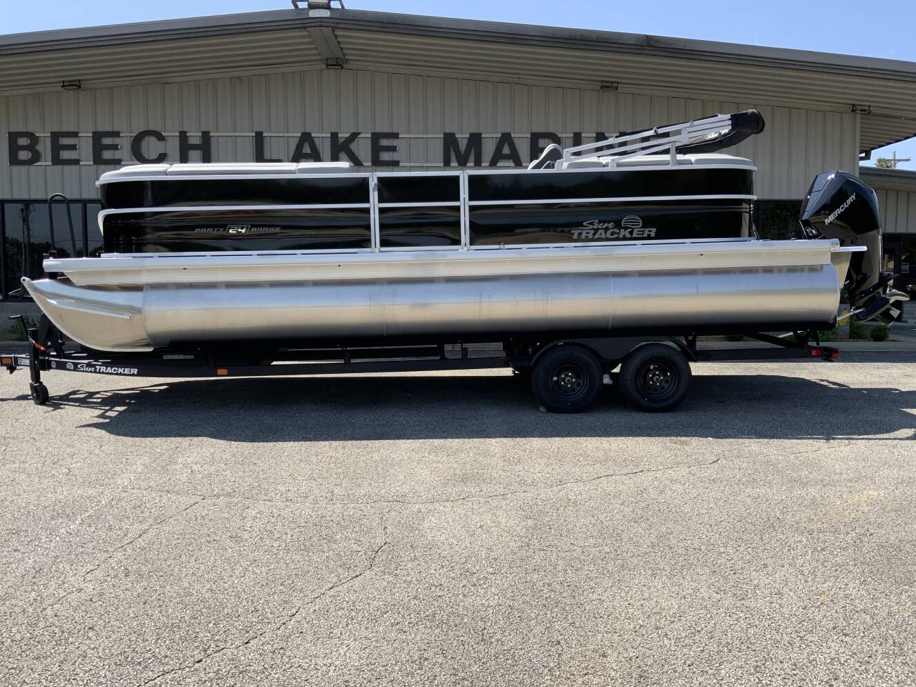 A photo of this 2027 Sun Tracker PARTY BARGE® 24 XP3