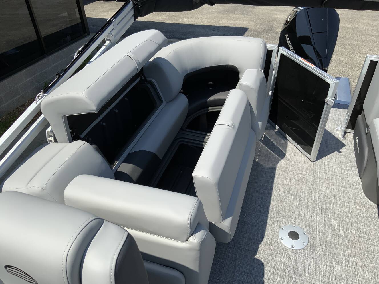 A photo of this 2027 Sun Tracker PARTY BARGE® 24 XP3