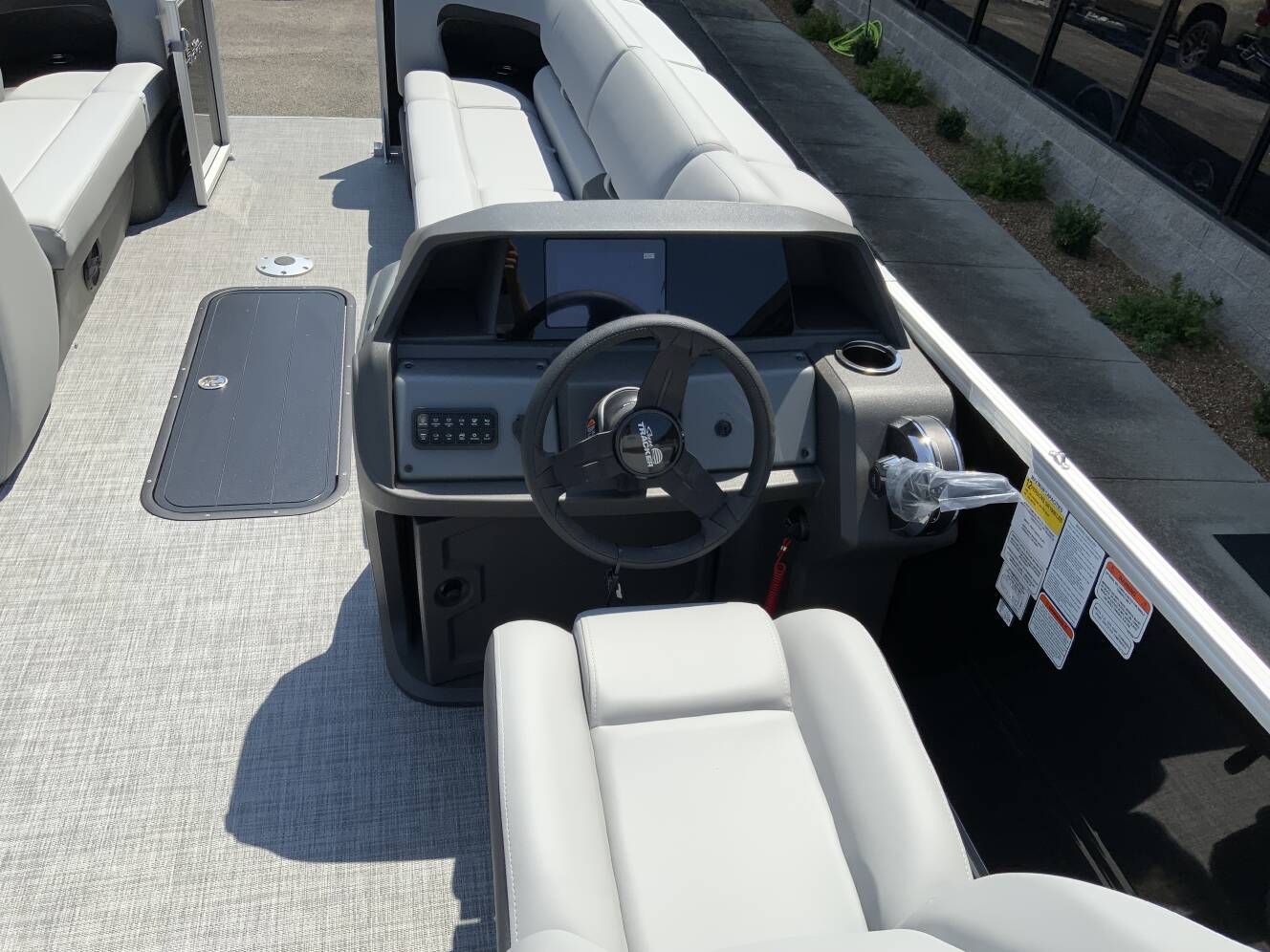 A photo of this 2027 Sun Tracker PARTY BARGE® 24 XP3