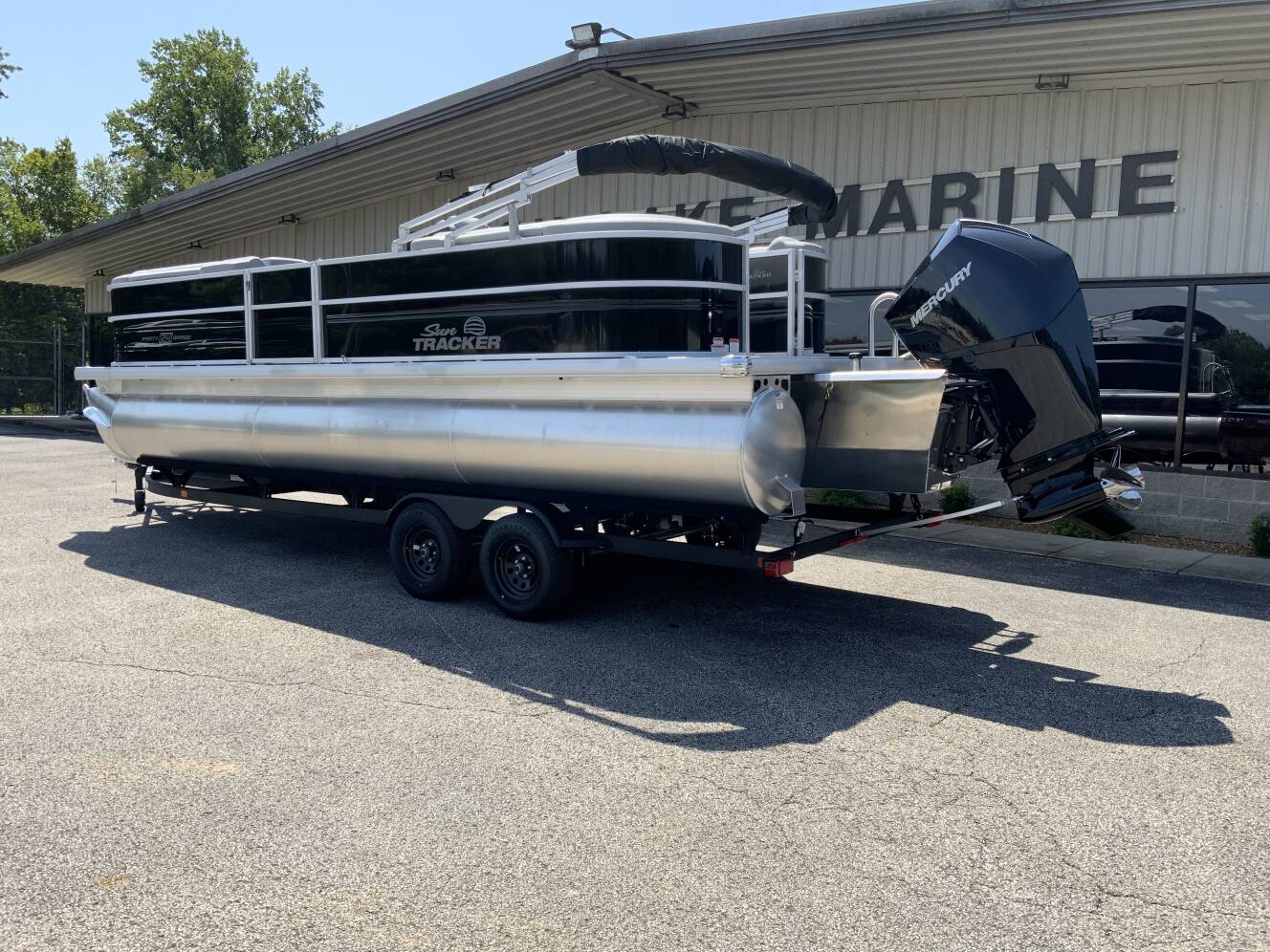 A photo of this 2027 Sun Tracker PARTY BARGE® 24 XP3