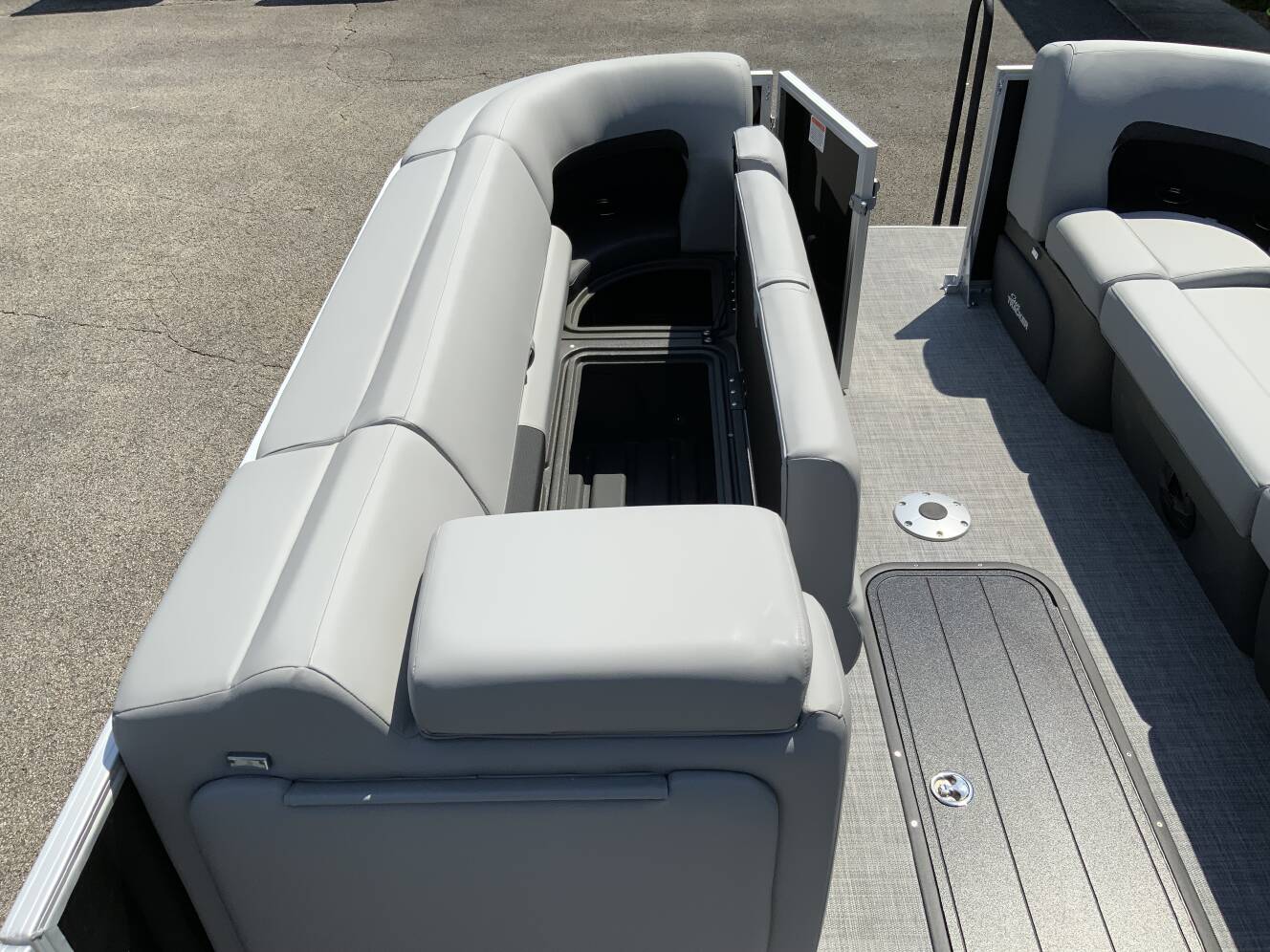 A photo of this 2027 Sun Tracker PARTY BARGE® 24 XP3