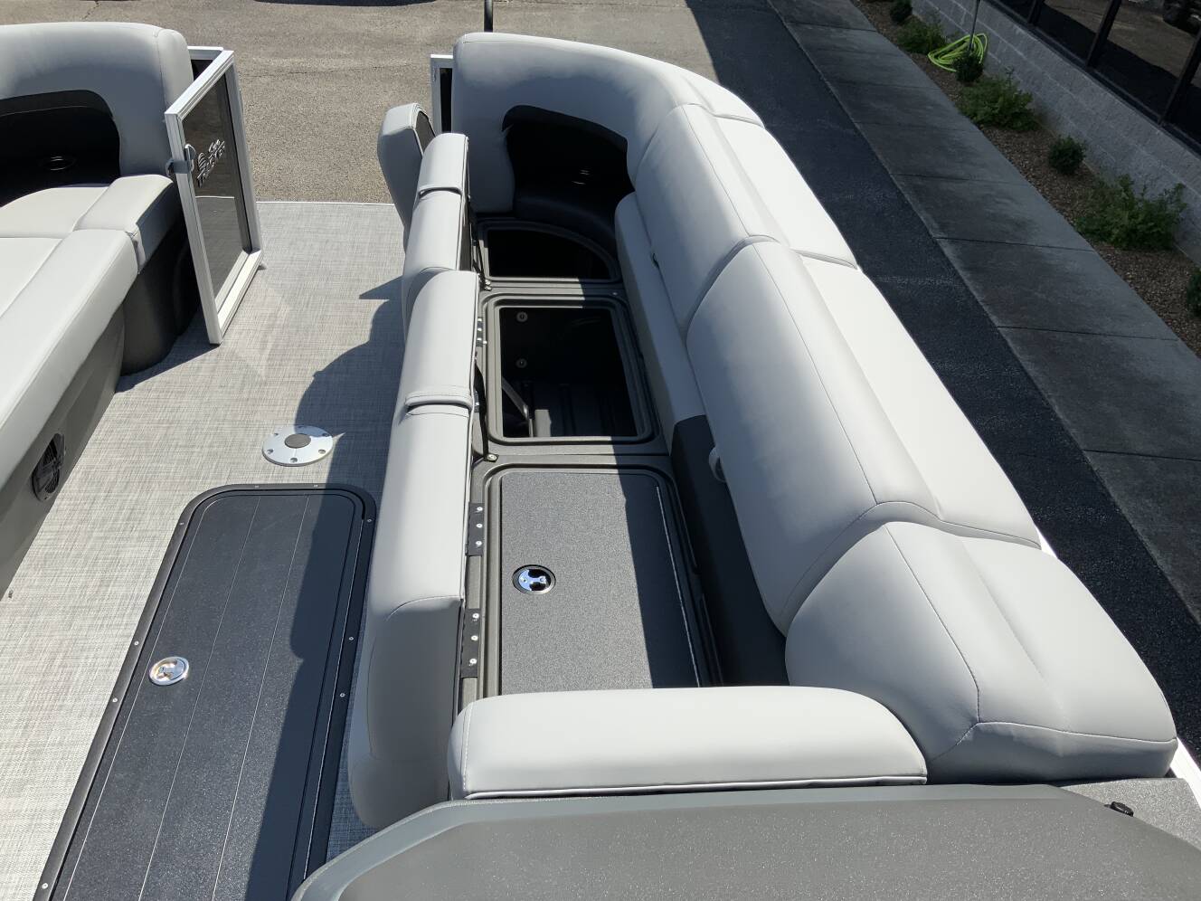 A photo of this 2027 Sun Tracker PARTY BARGE® 24 XP3