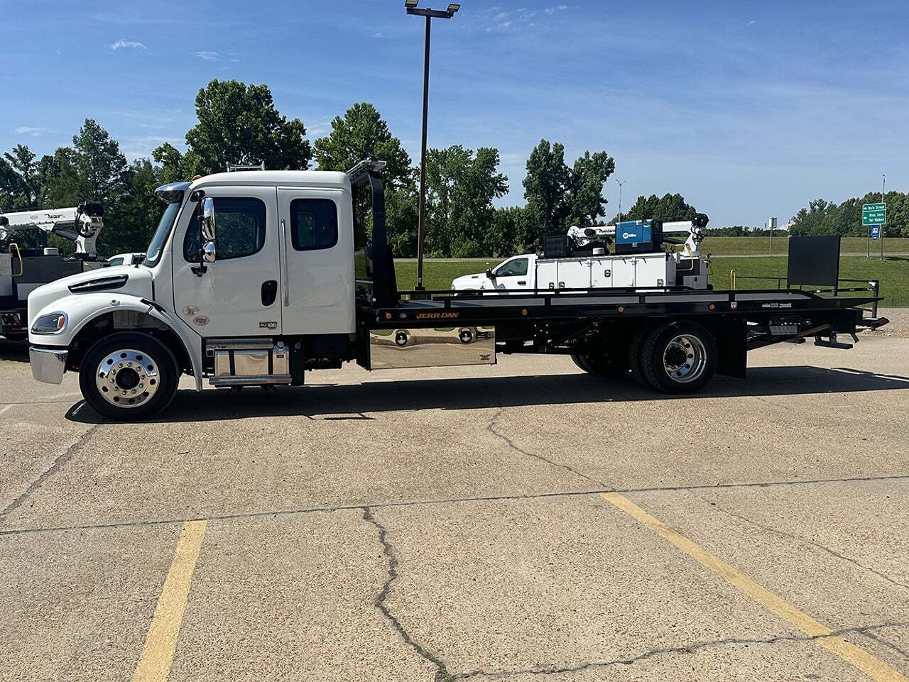 2027 FREIGHTLINER BUSINESS CLASS M2 106 in Columbus, MS